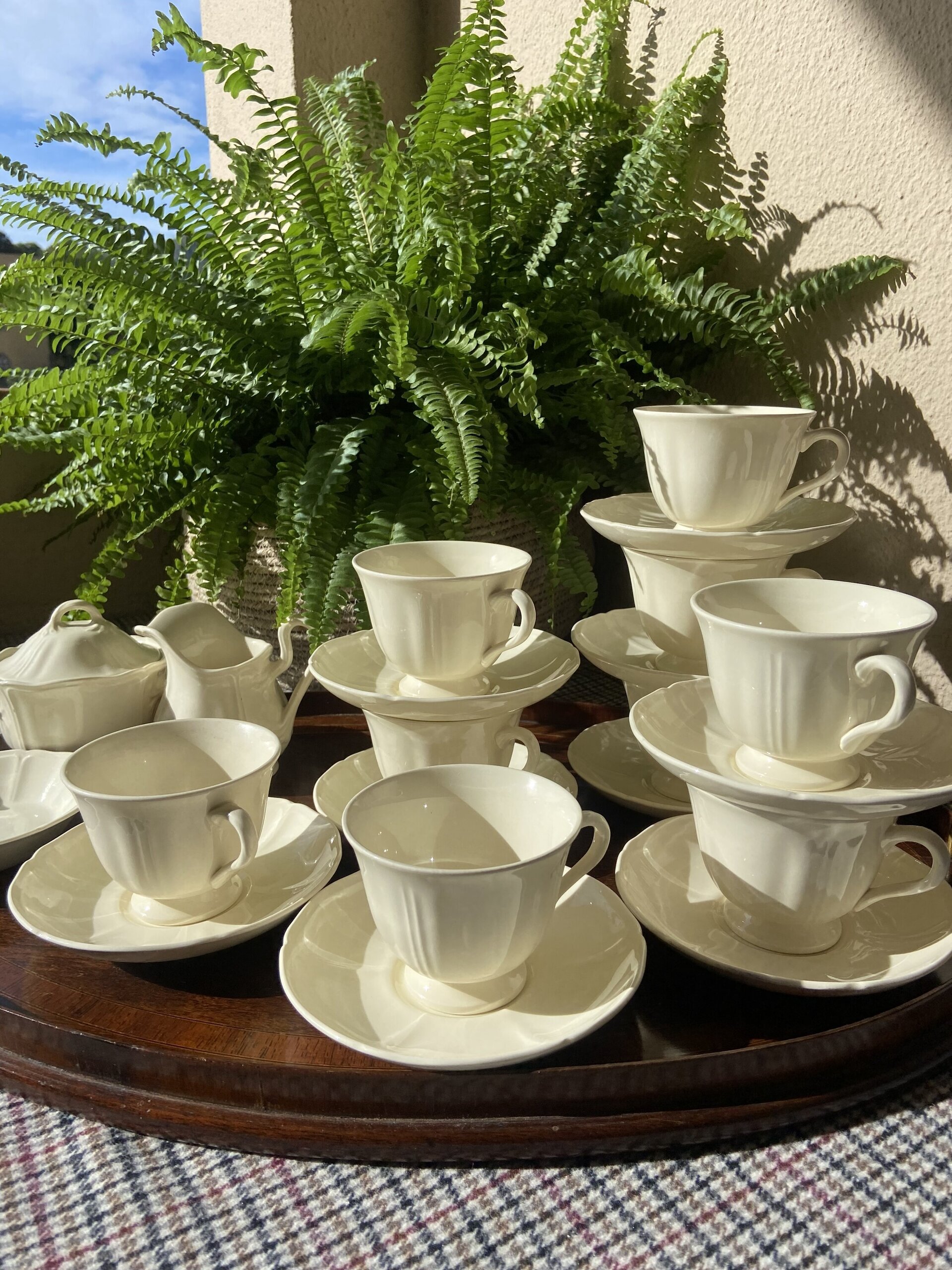 9 tazas de té, azucarero, lechera y bol ingleses "Wedgwood". - 8