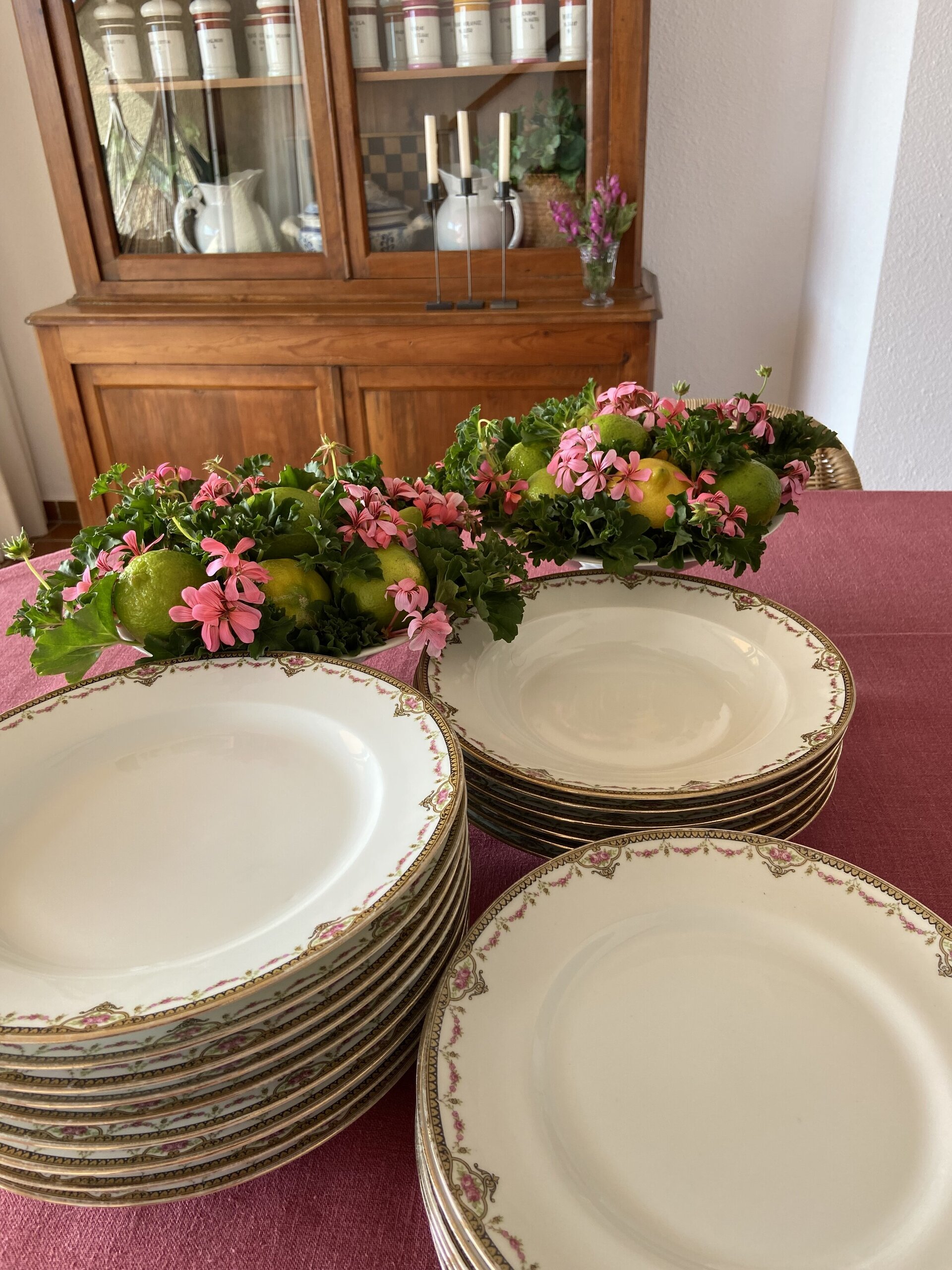 Platos en porcelana francesa de Limoges. - 2