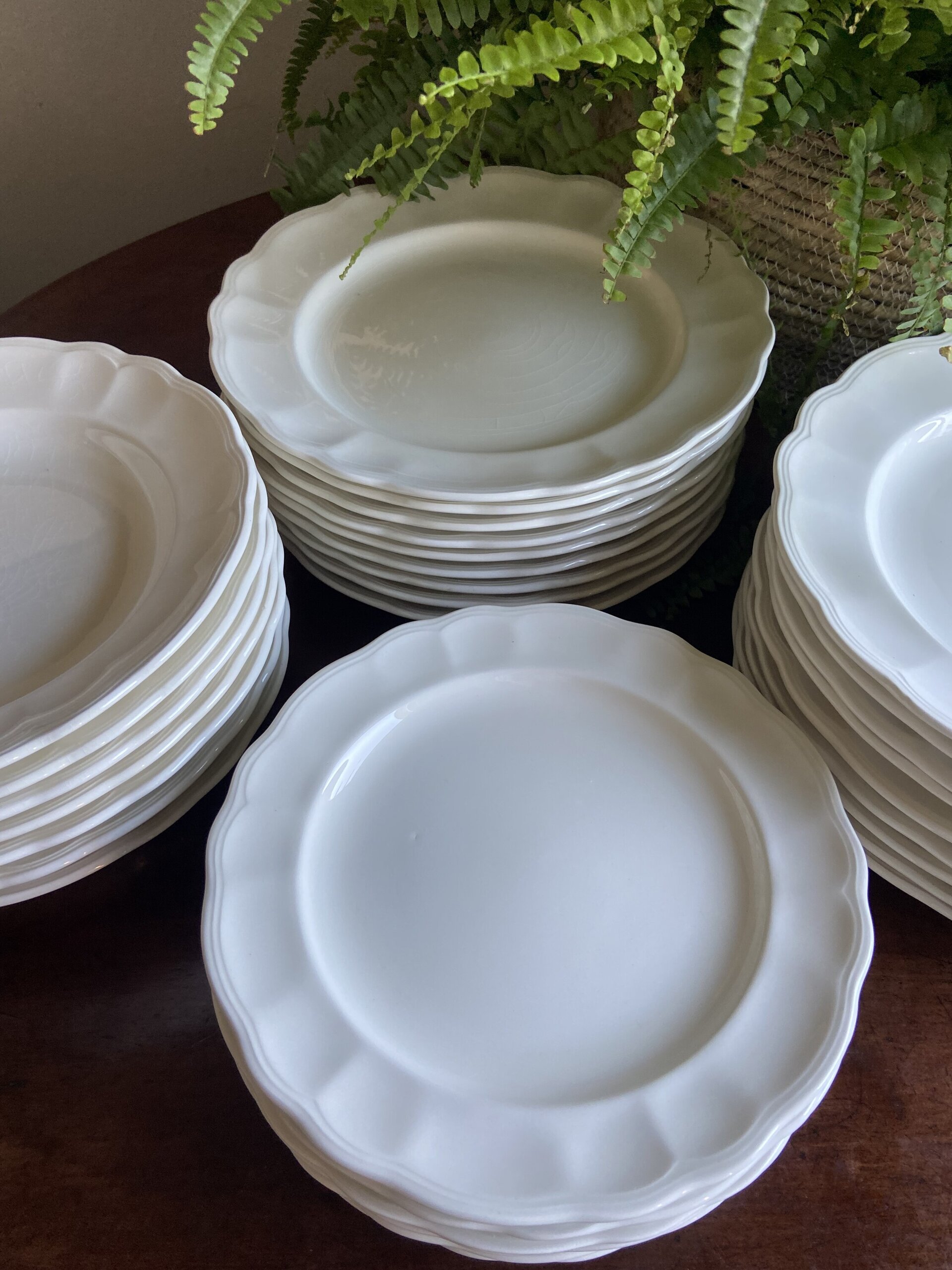 Vajilla en loza de "San Claudio" Asturias. - 2