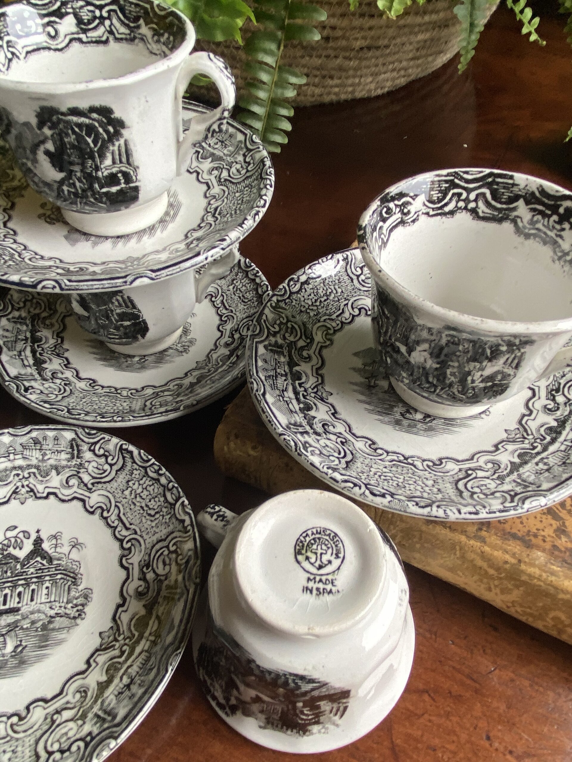 5 tazas de café en loza "Pickman S.A. Sevilla" Cartuja. - 4