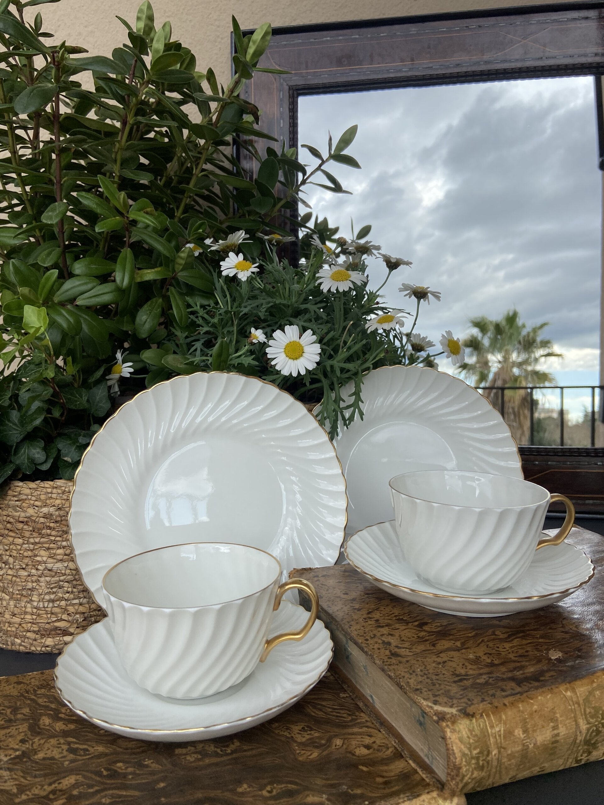 2 trios de té en fina porcelana "Bidasoa". - 2