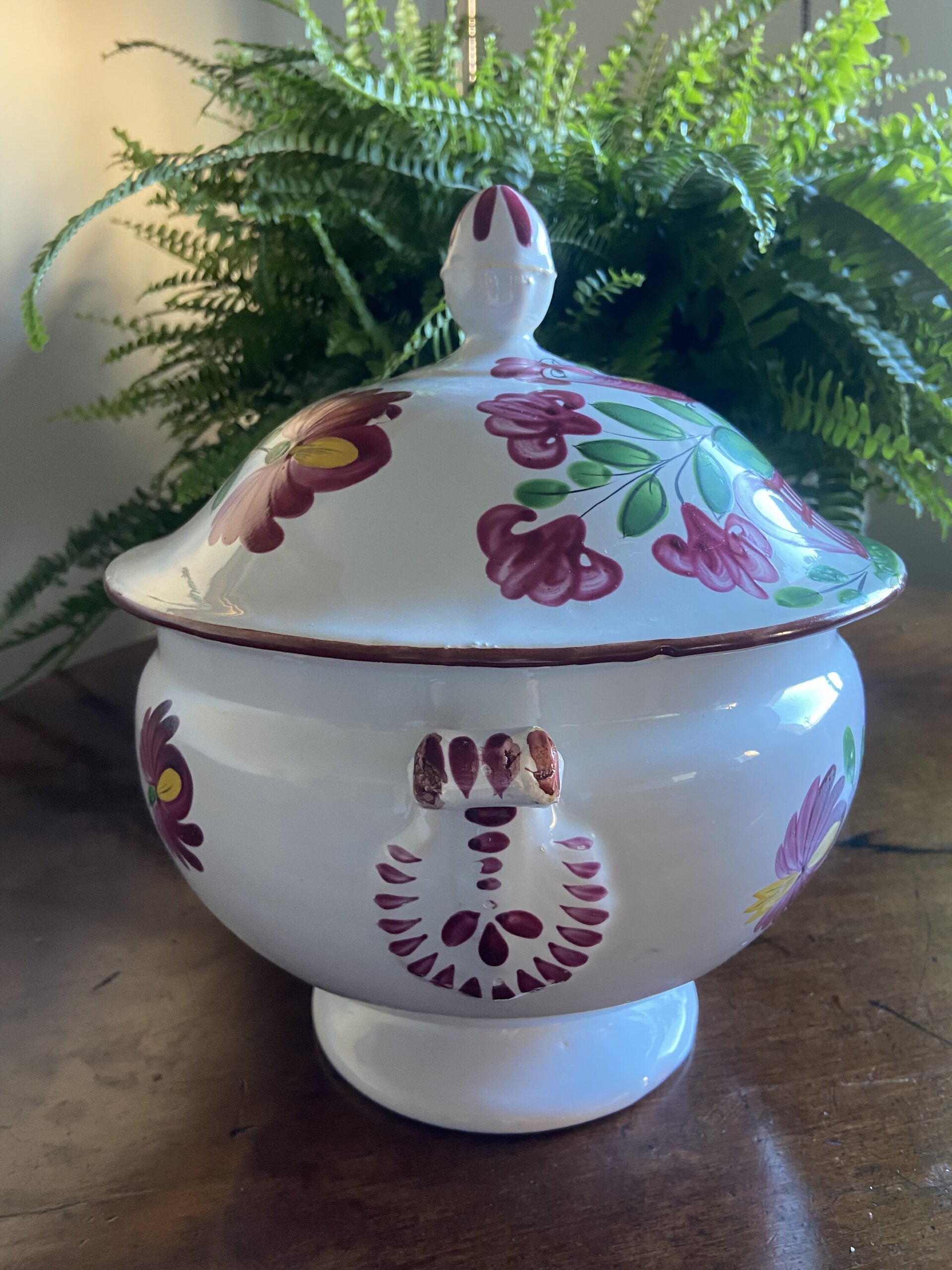 Sopera en loza francesa "Luneville". - 2