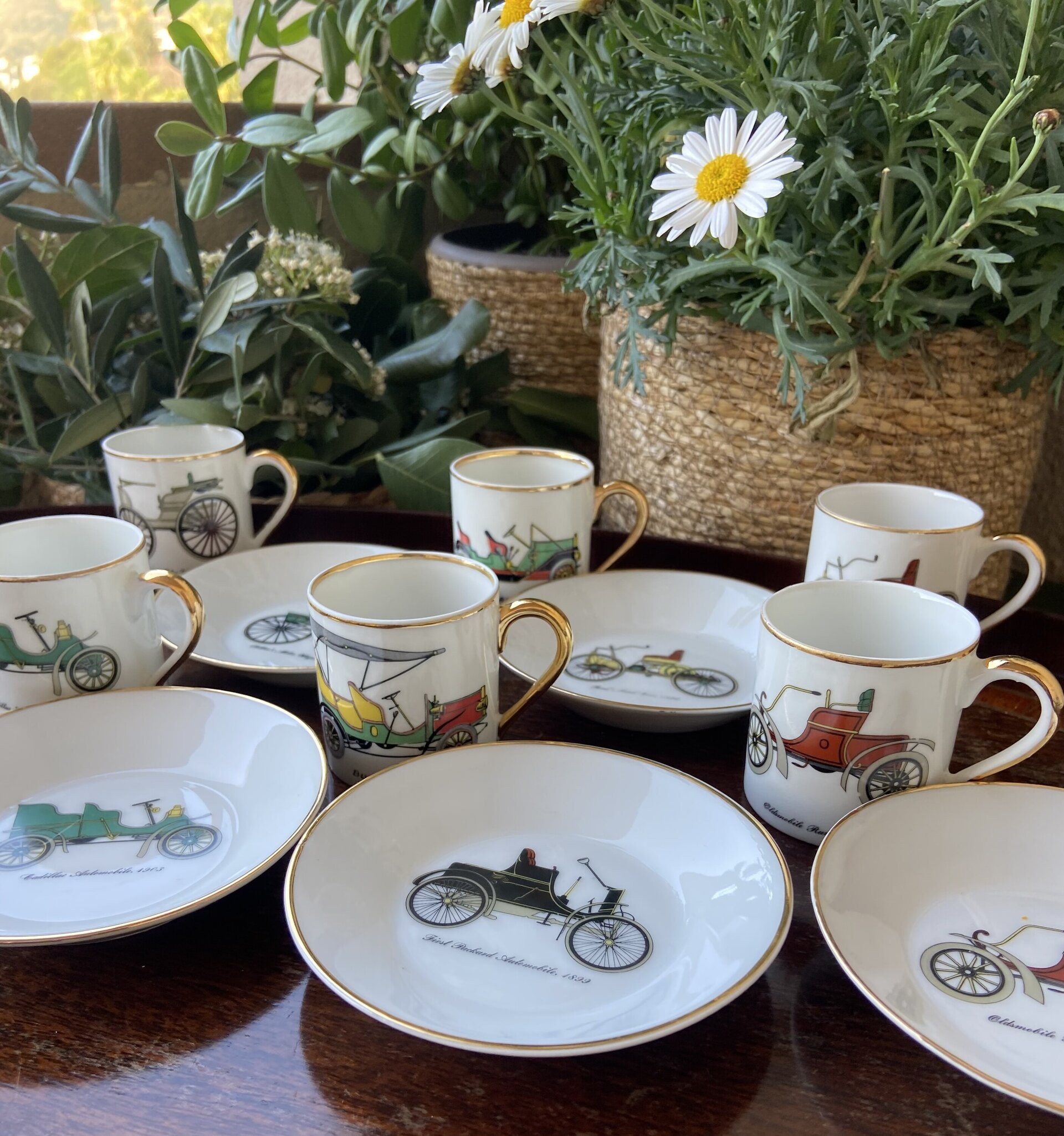 6 tazas café en porcelana con coches antiguos. - 4
