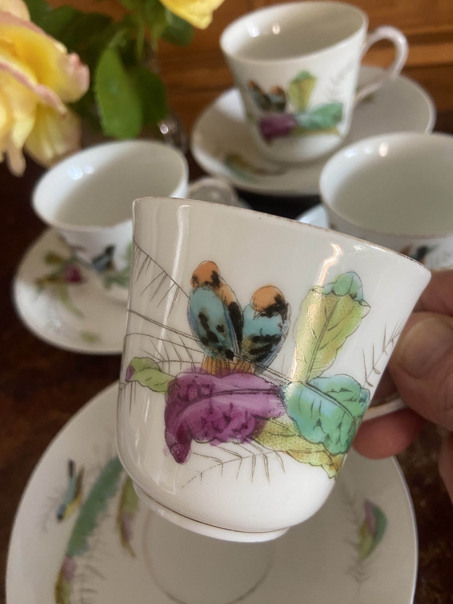 4 tazas de café en porcelana decoradas con pajaros. - 6