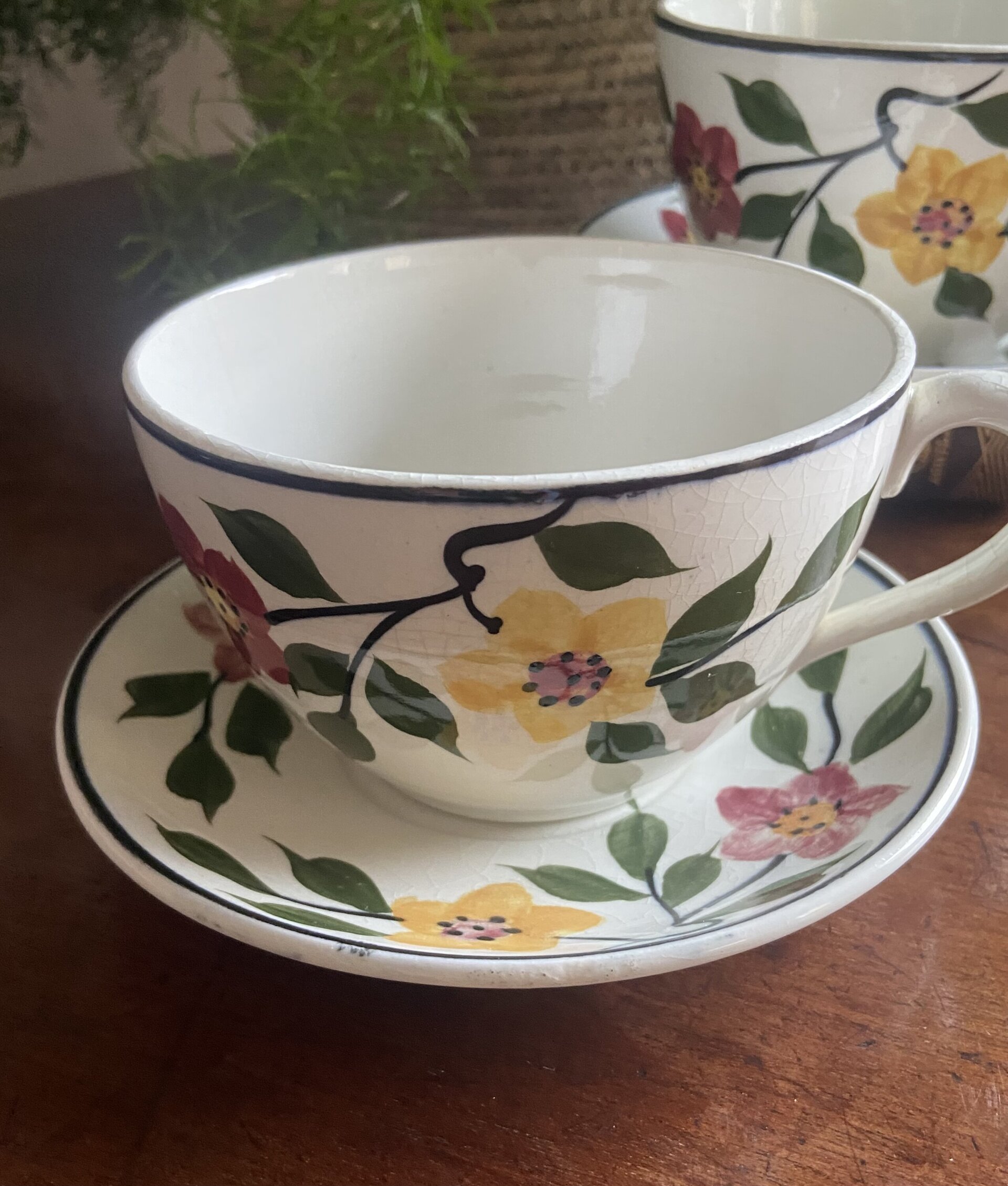 Pareja de tazas de desayuno en loza de "Pickman S.A." La cartuja de Sevilla - 2