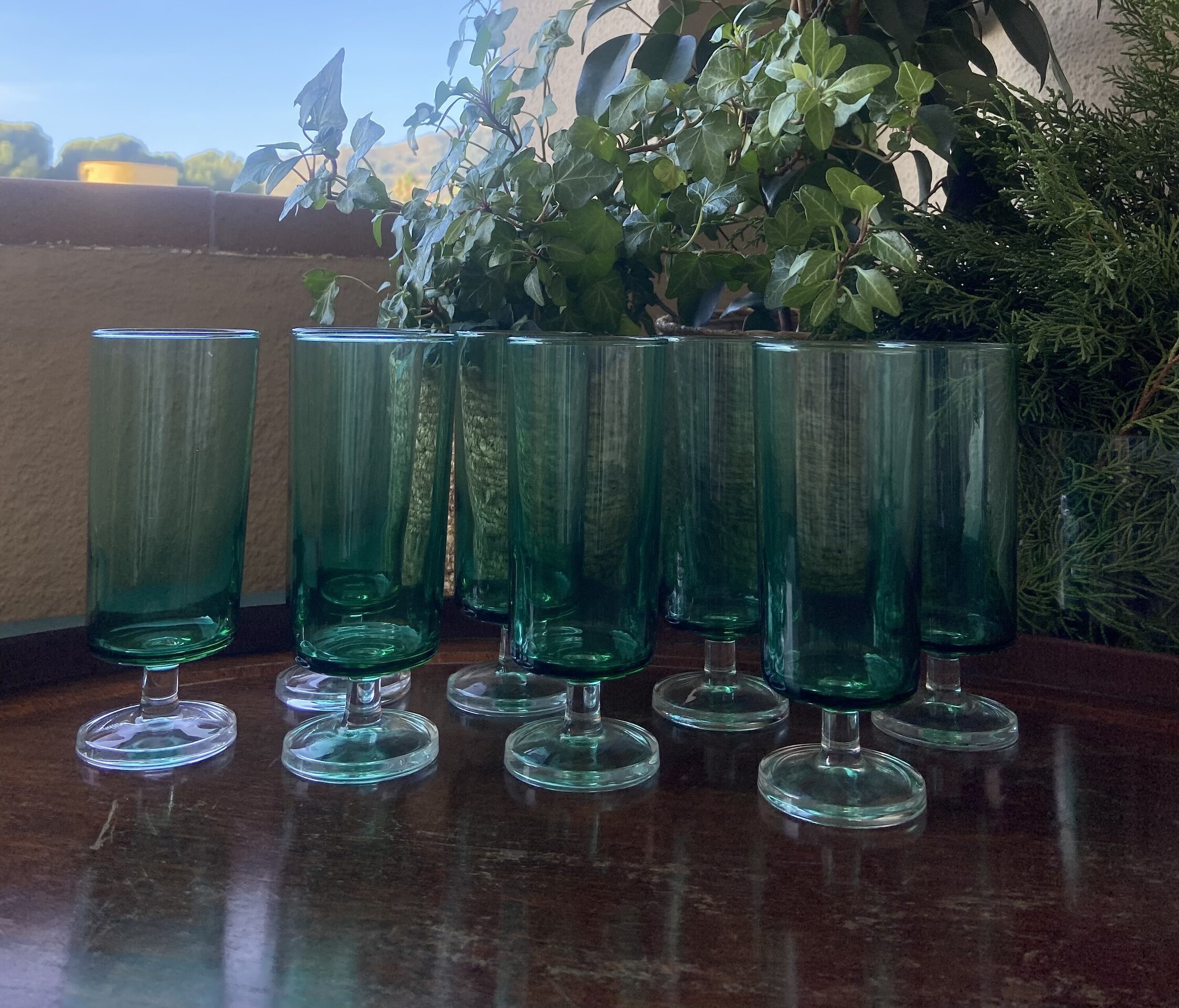 8 copas cava en vidrio francés verde. - 3