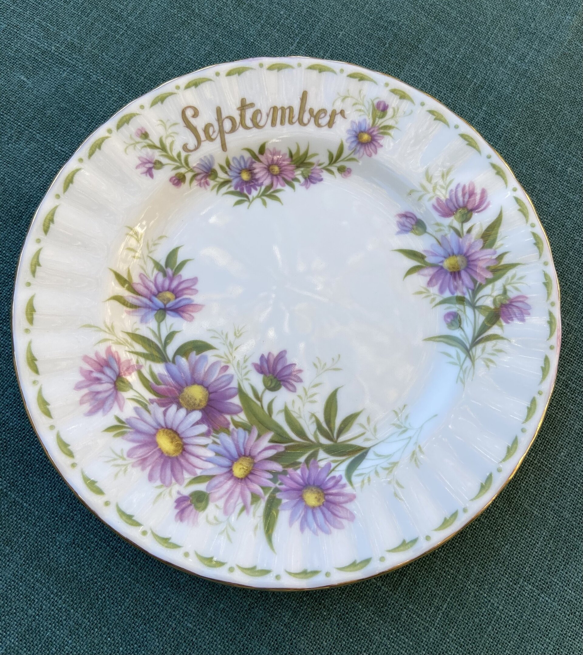 Fuente redonda y 12 platos de merienda en porcelana Bone China "Royal Albert" - 14