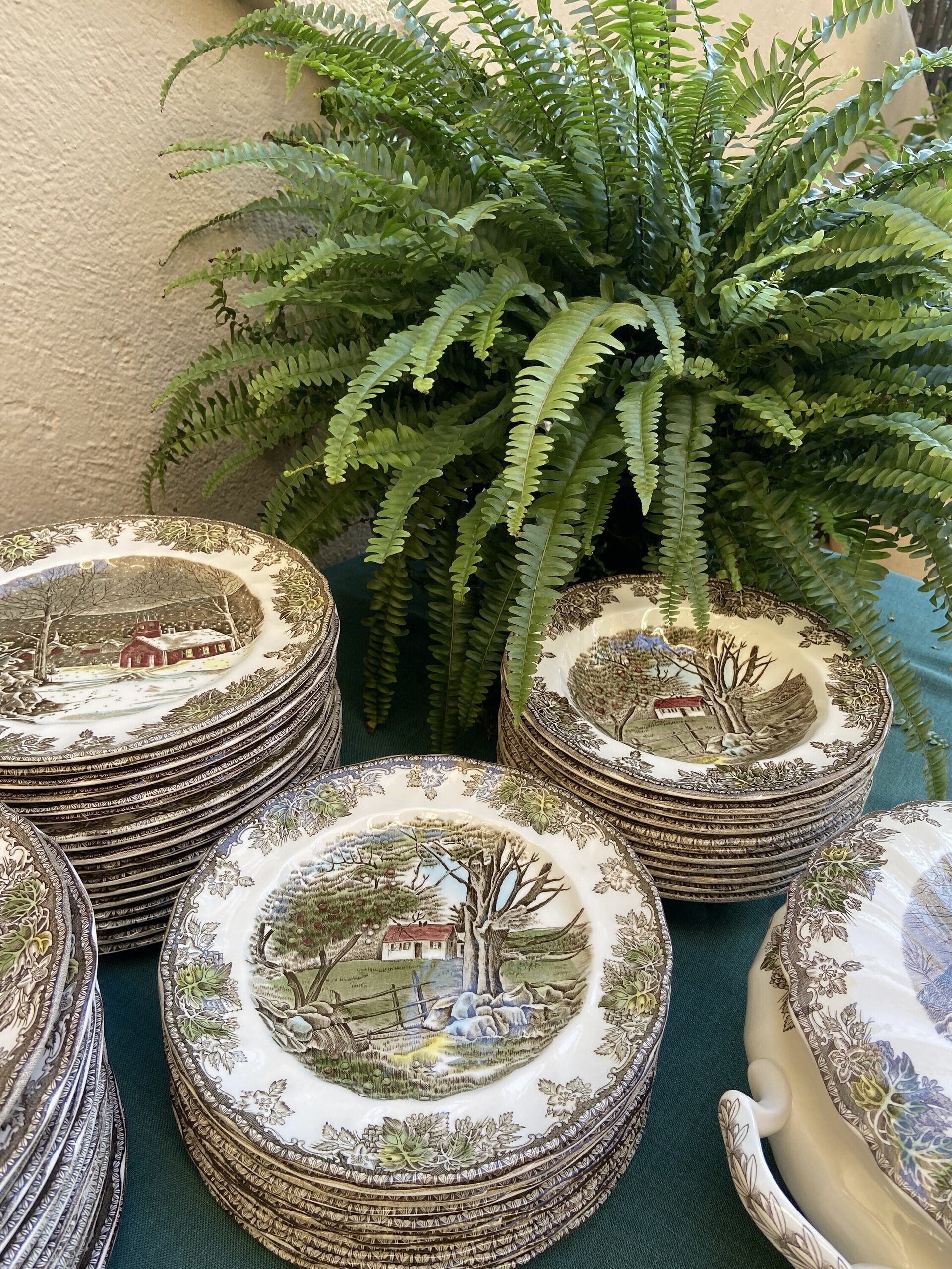 Vajilla en loza inglesa "Johnson Bros" (mod. Friendly Village). - 3