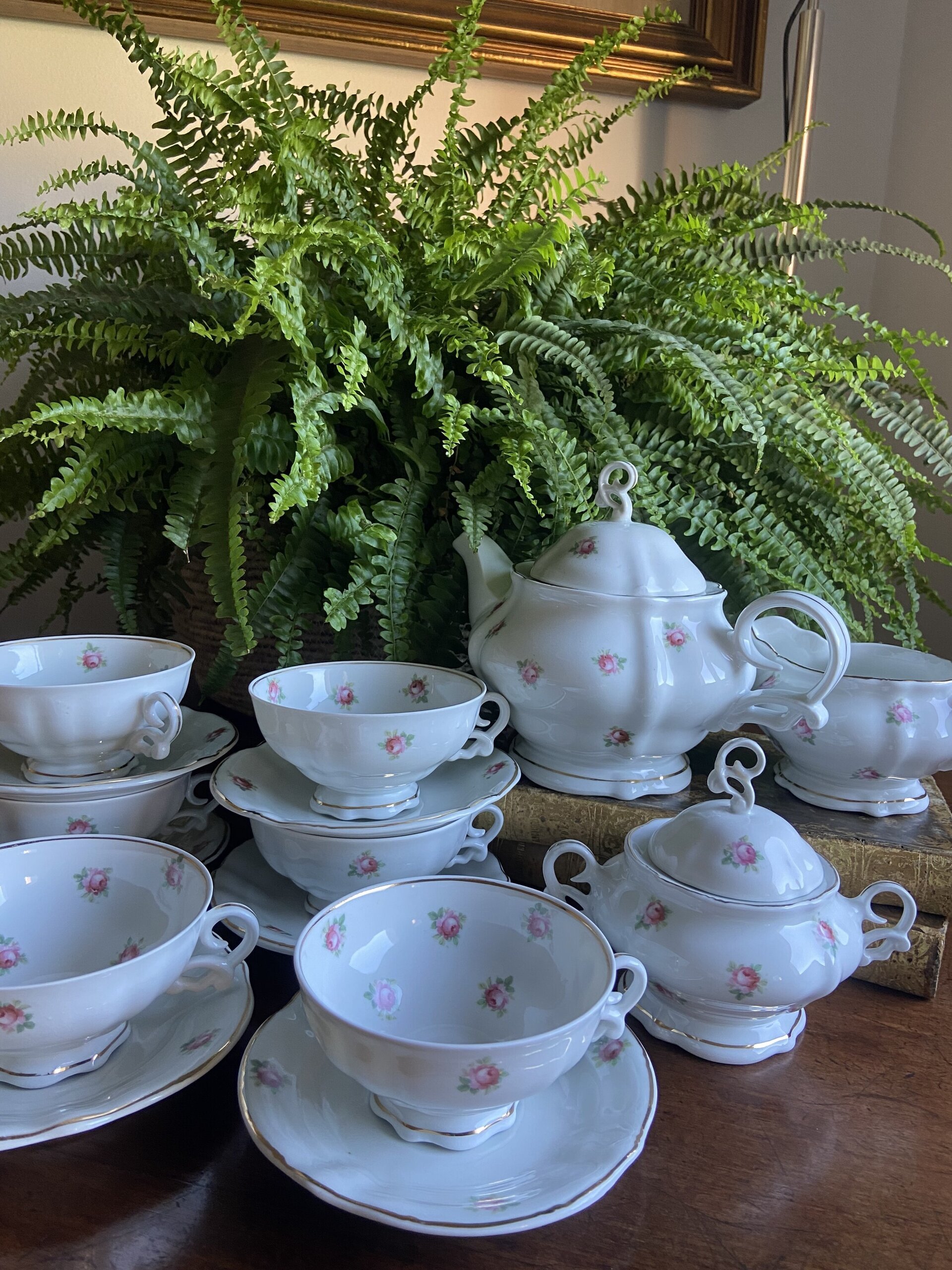 Juego de té en porcelana levantina de Manises, "Hispania" - 1