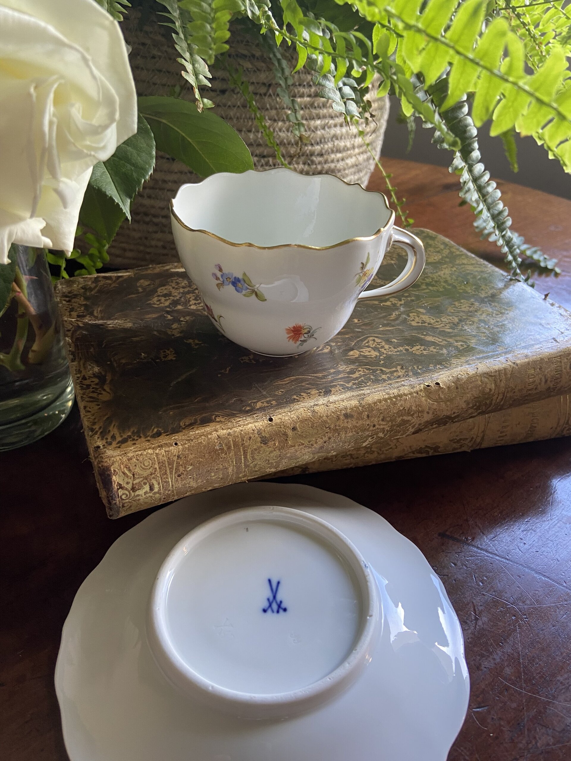 Taza de té en porcelana alemana "Meissen". - 3