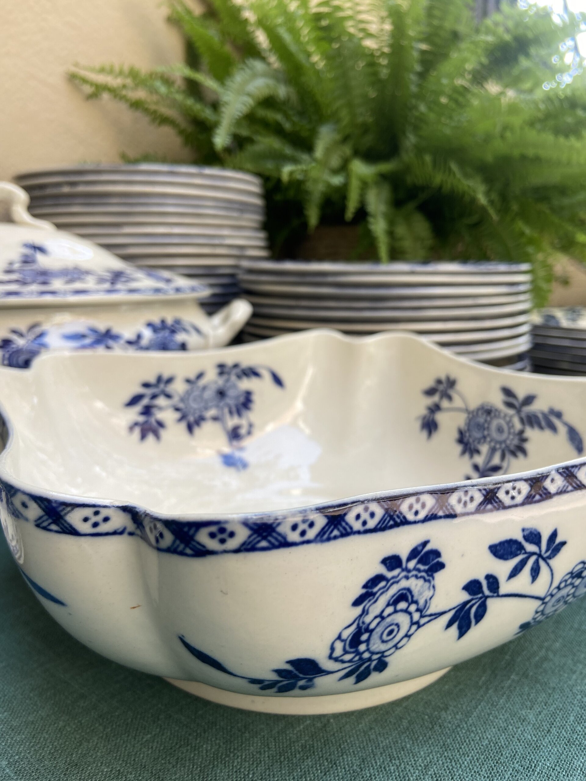 Vajilla en loza de "San Juan de Aznalfarache". Sevilla. - 4