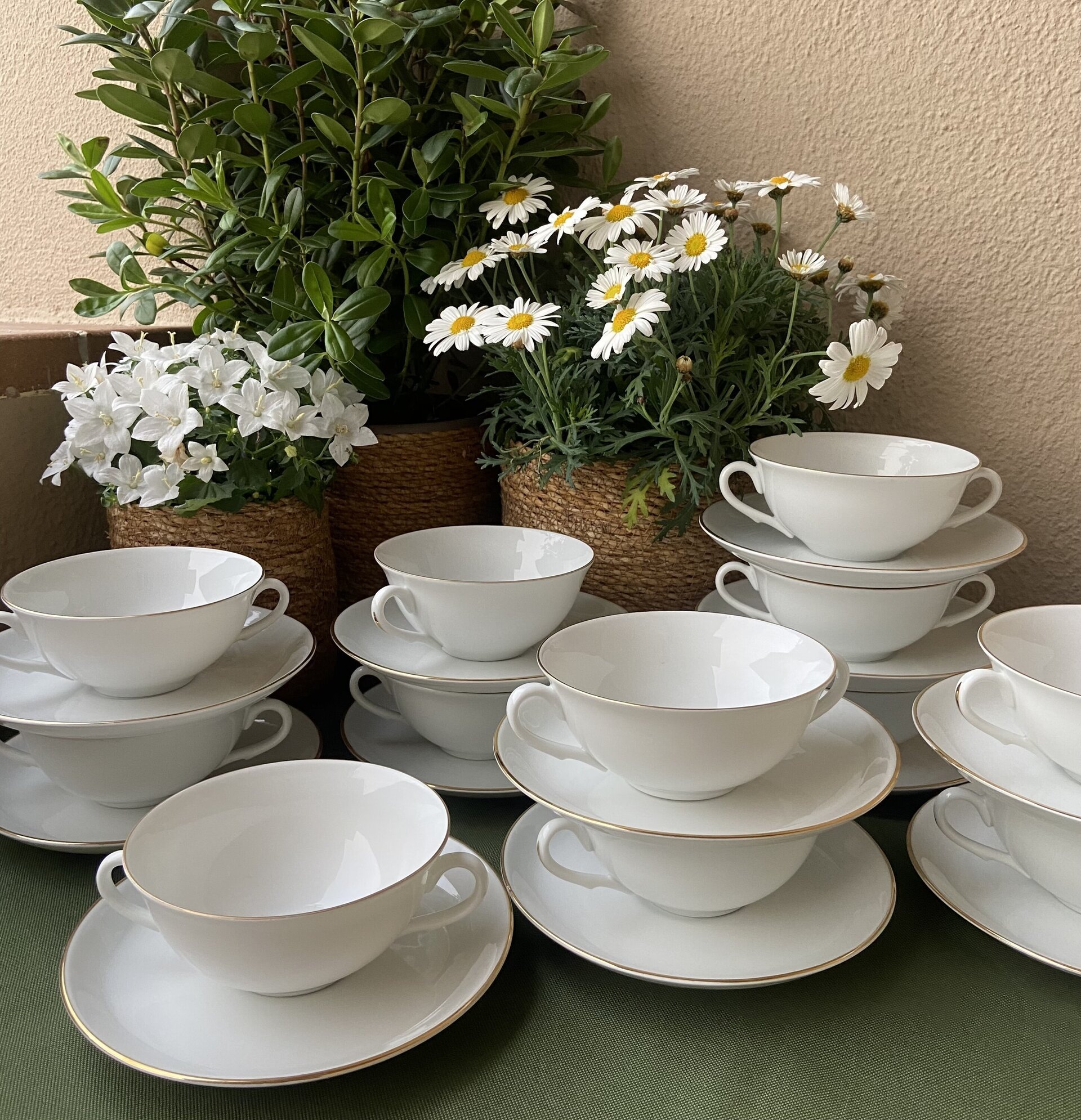 12 tazas de consomé en porcelana "Bidasoa". - 2