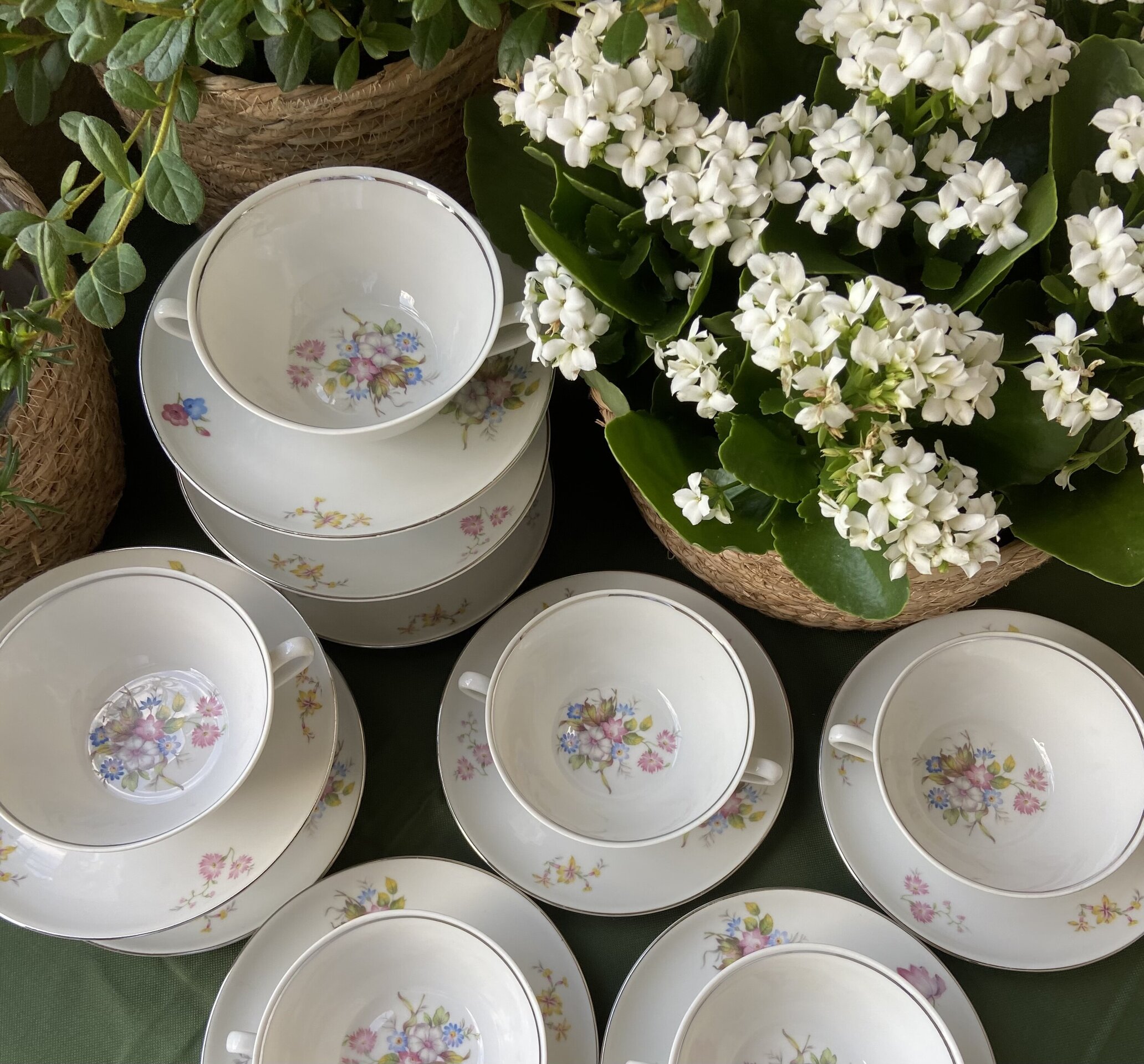 9 tazas consomé en porcelana alemana "Llorm" Bavaria. - 3