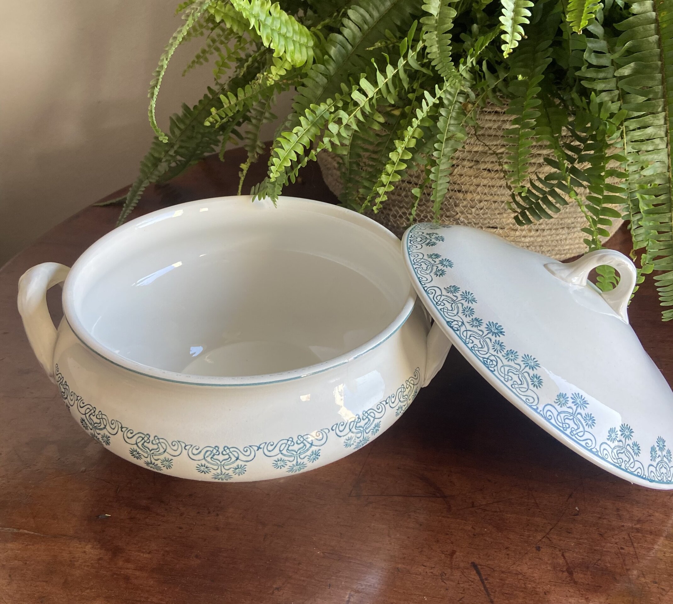 Sopera en loza francesa "Sarreguemines". - 4