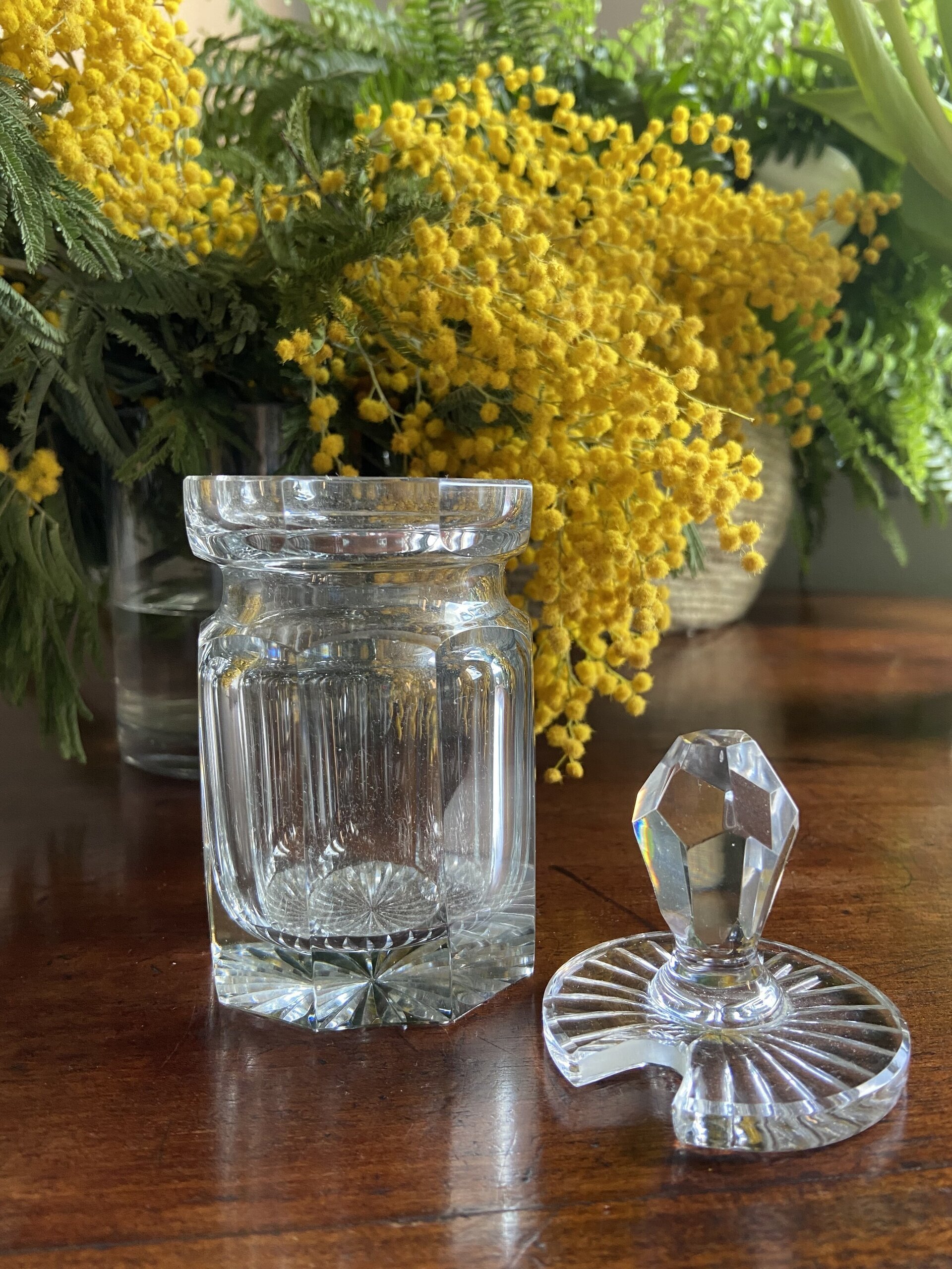 Azucarero/mermeladera en vidrio tallado. - 2