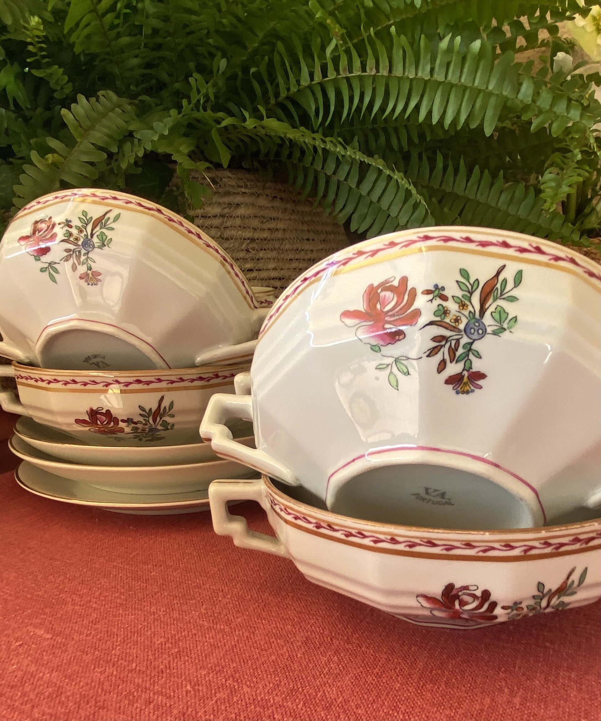 6 tazas de consomé en porcelana "Vista Alegre" - 6