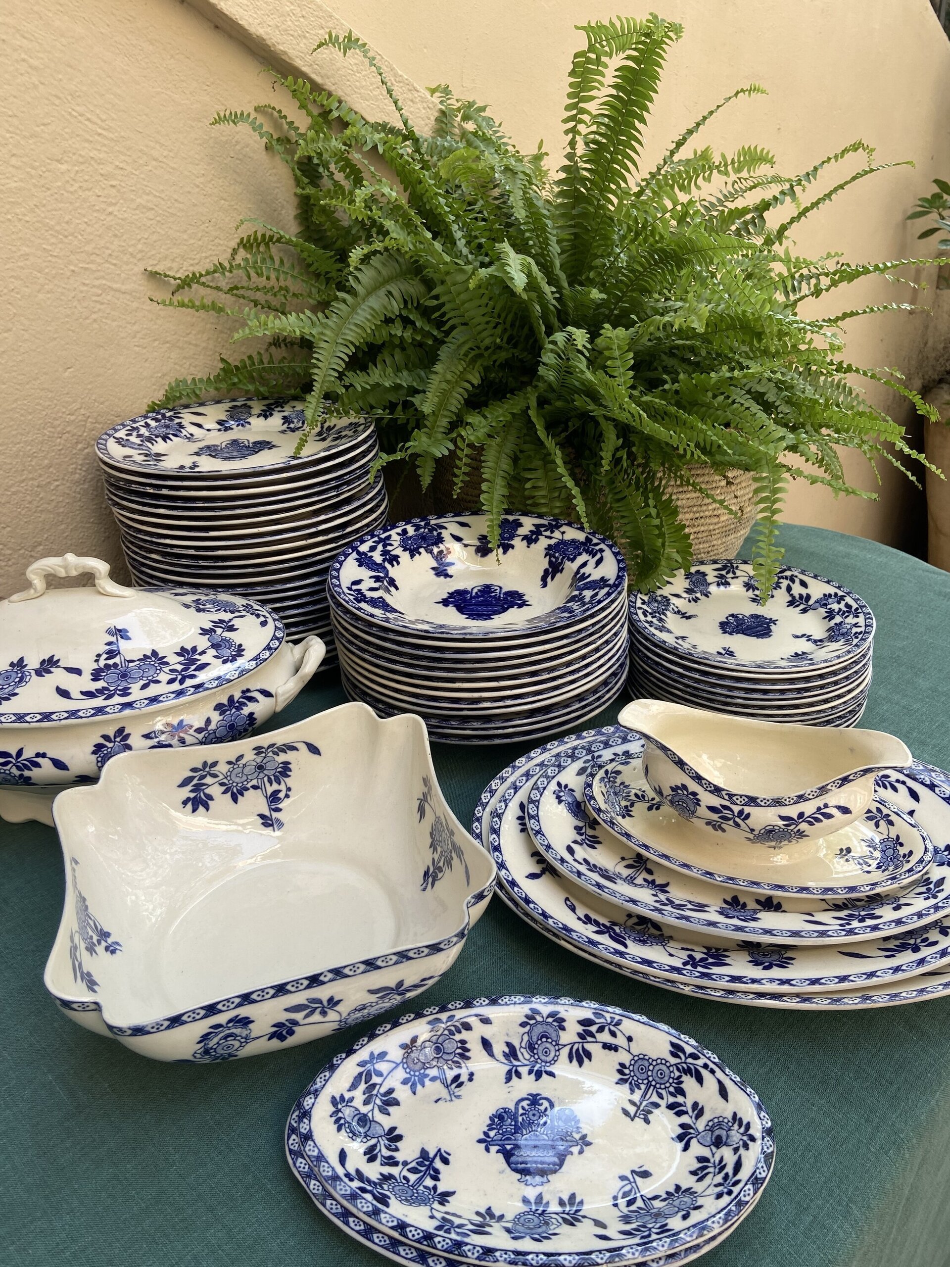 Vajilla en loza de "San Juan de Aznalfarache". Sevilla. - 5