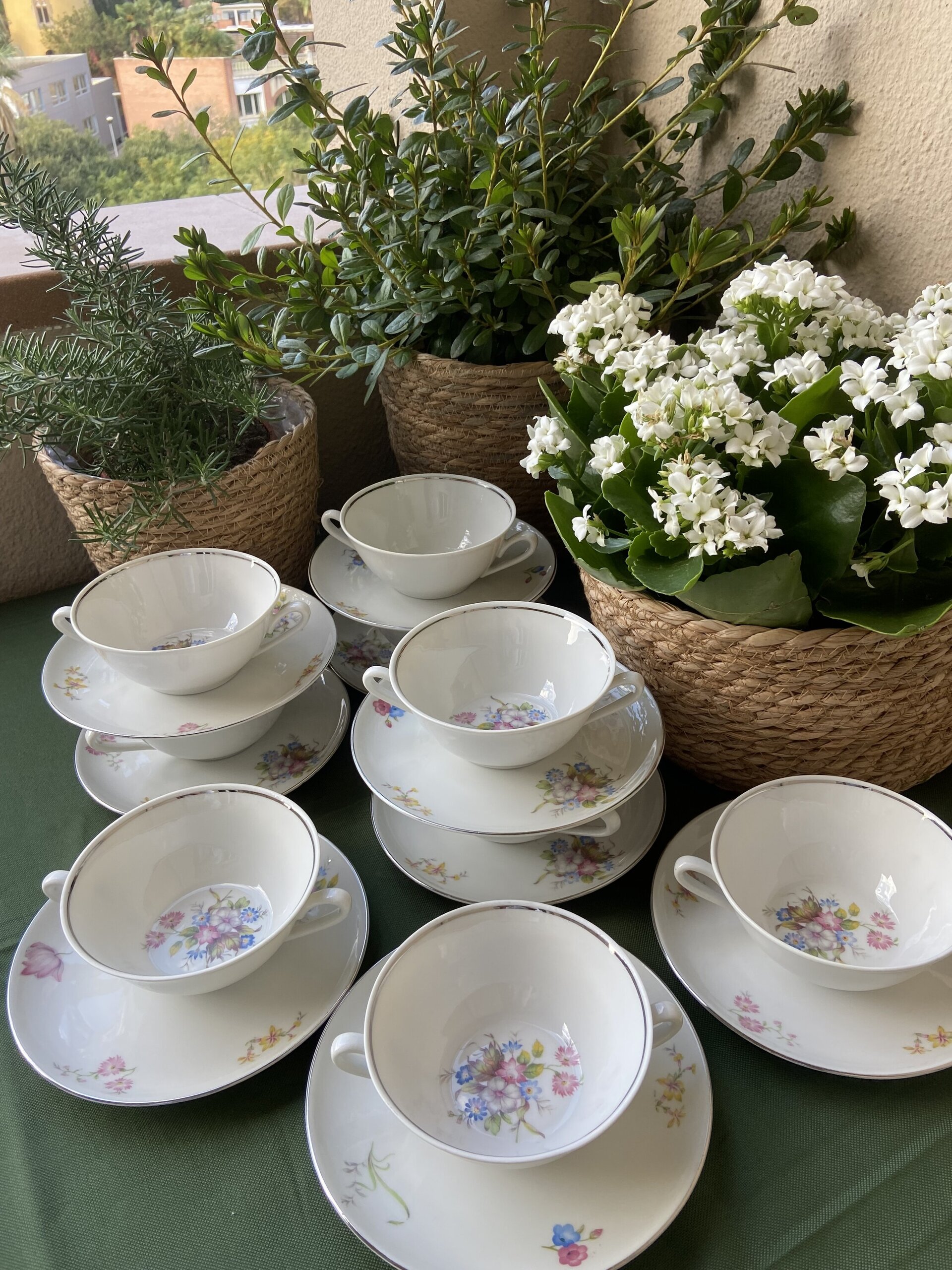 9 tazas consomé en porcelana alemana "Llorm" Bavaria. - 2