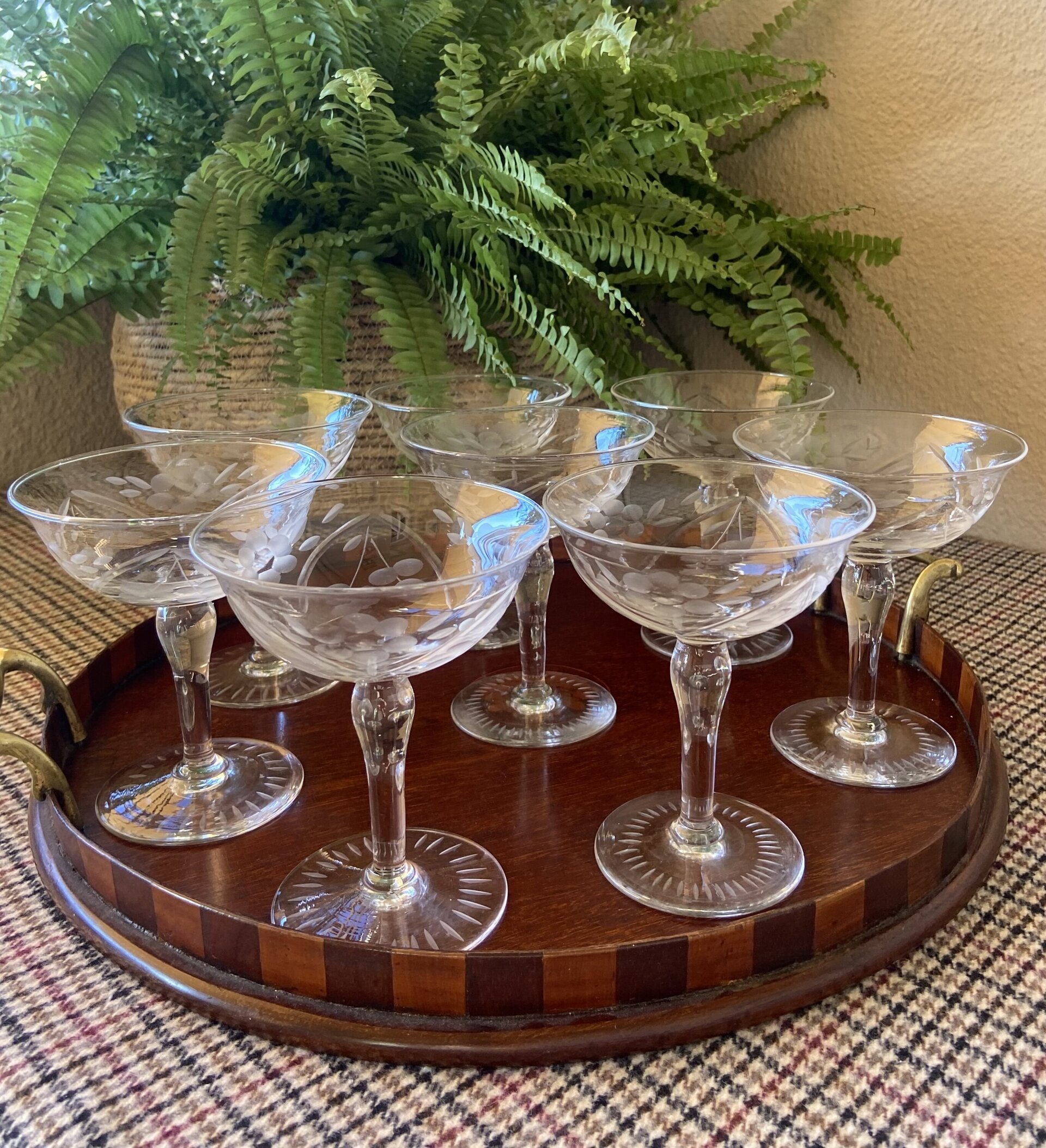 8 copas cava en vidrio  tallado. - 4