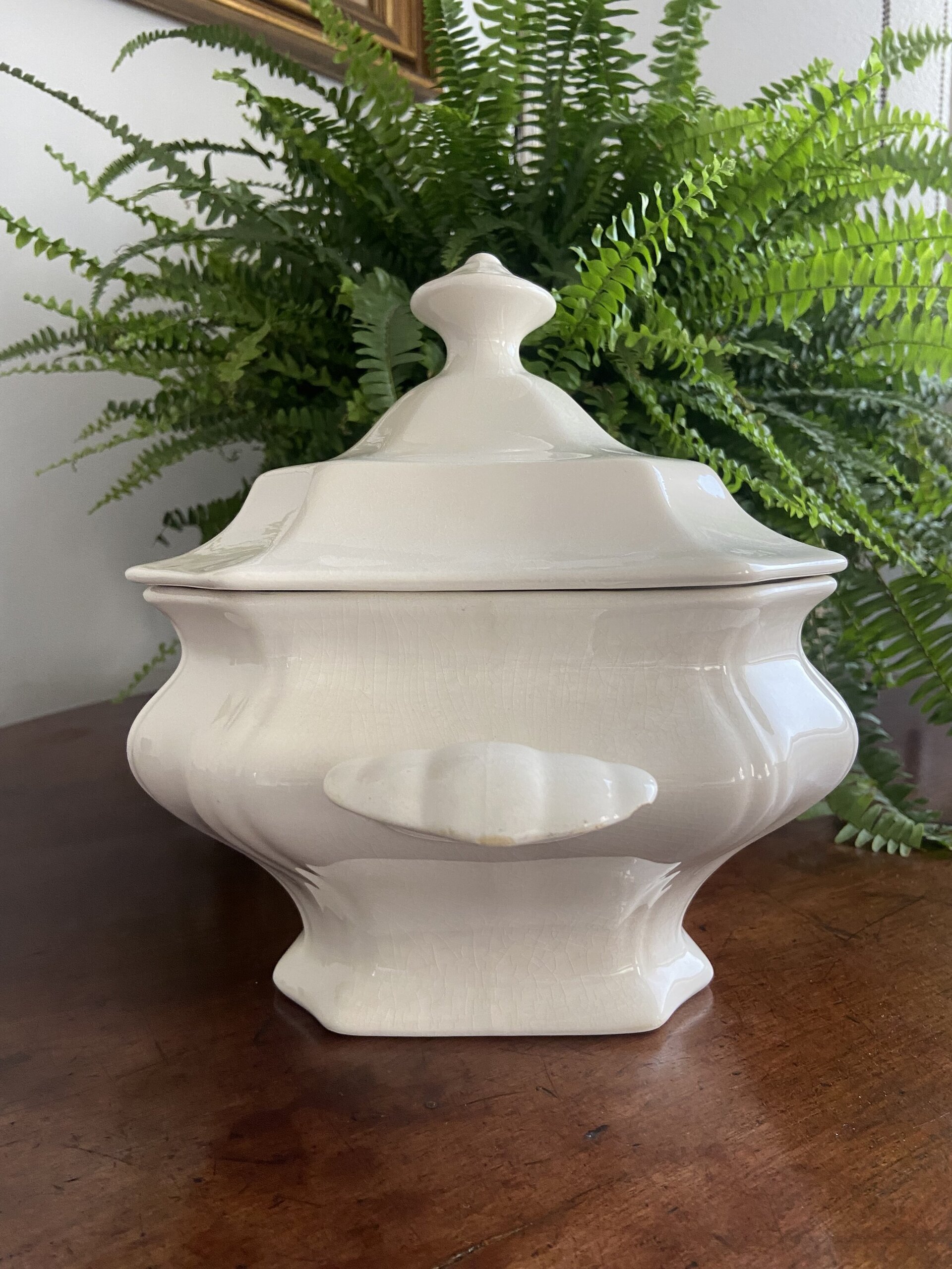 Sopera ochavada en loza blanca "La Cartuja de Sevilla" - 2