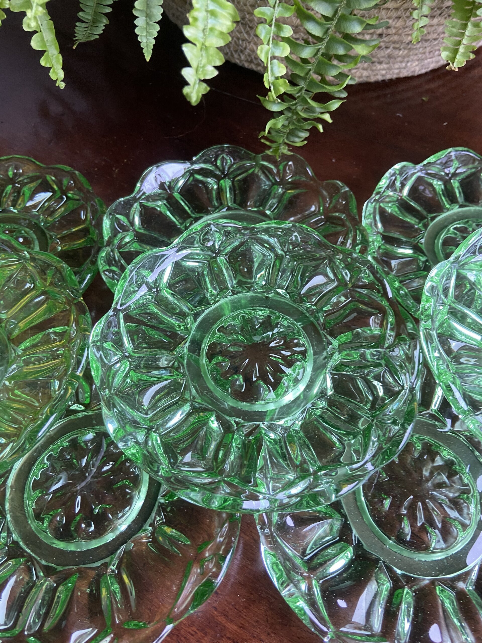 9 platos en vidrio prensado verde - 4