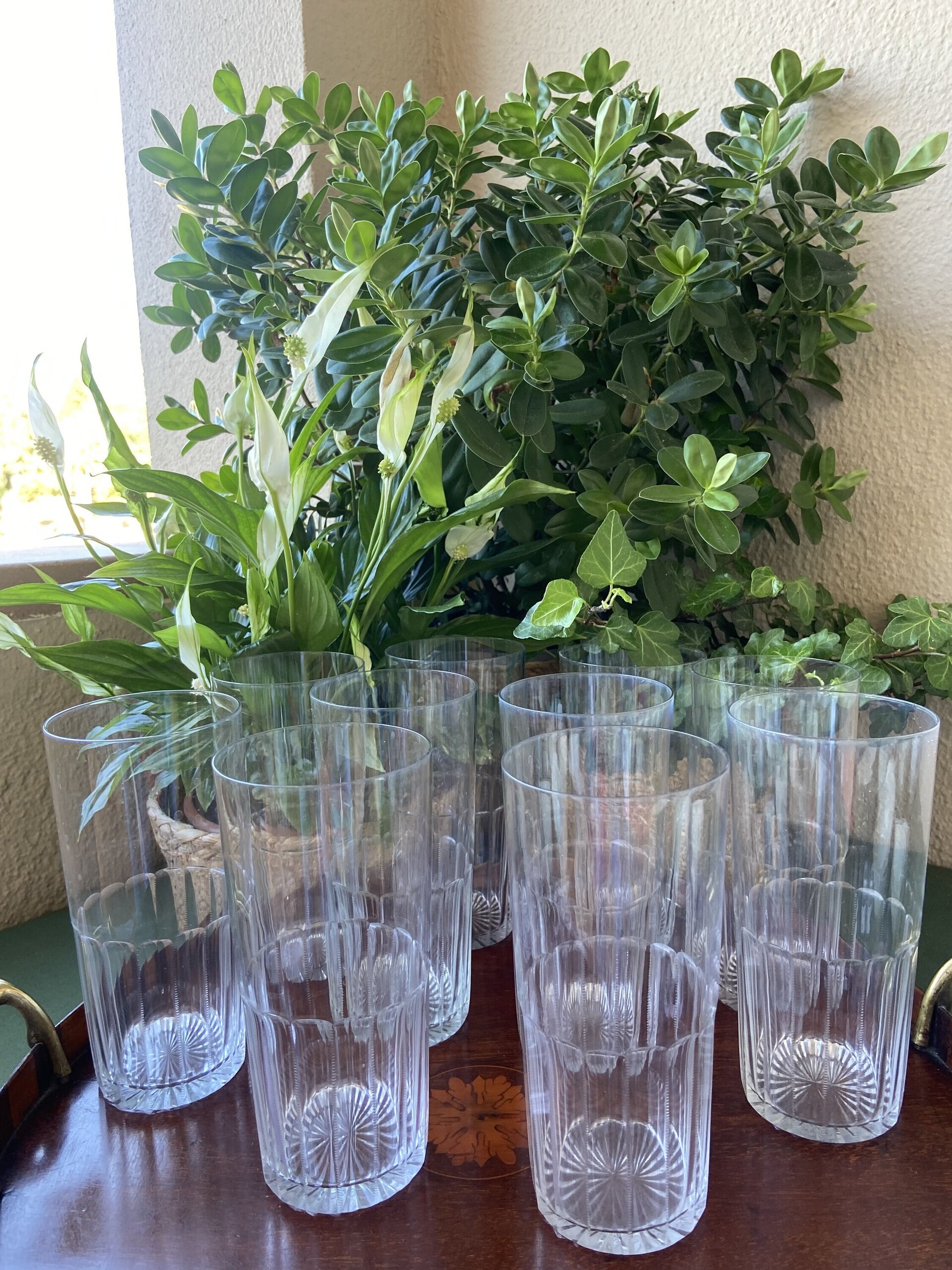 10 vasos de refresco en vidrio tallado. - 2