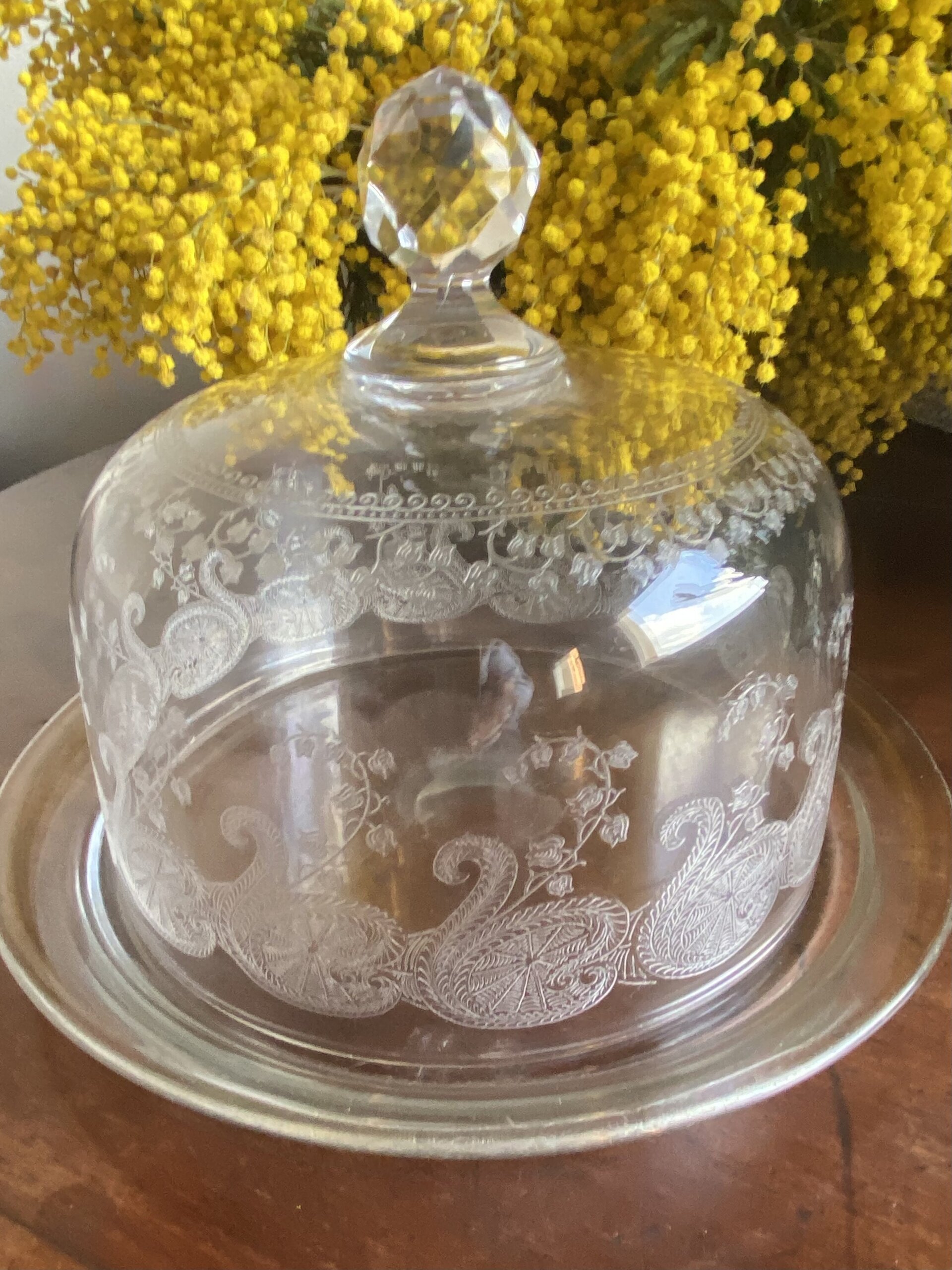 Fuente con campana en cristal tallado y serigrafiado. - 1