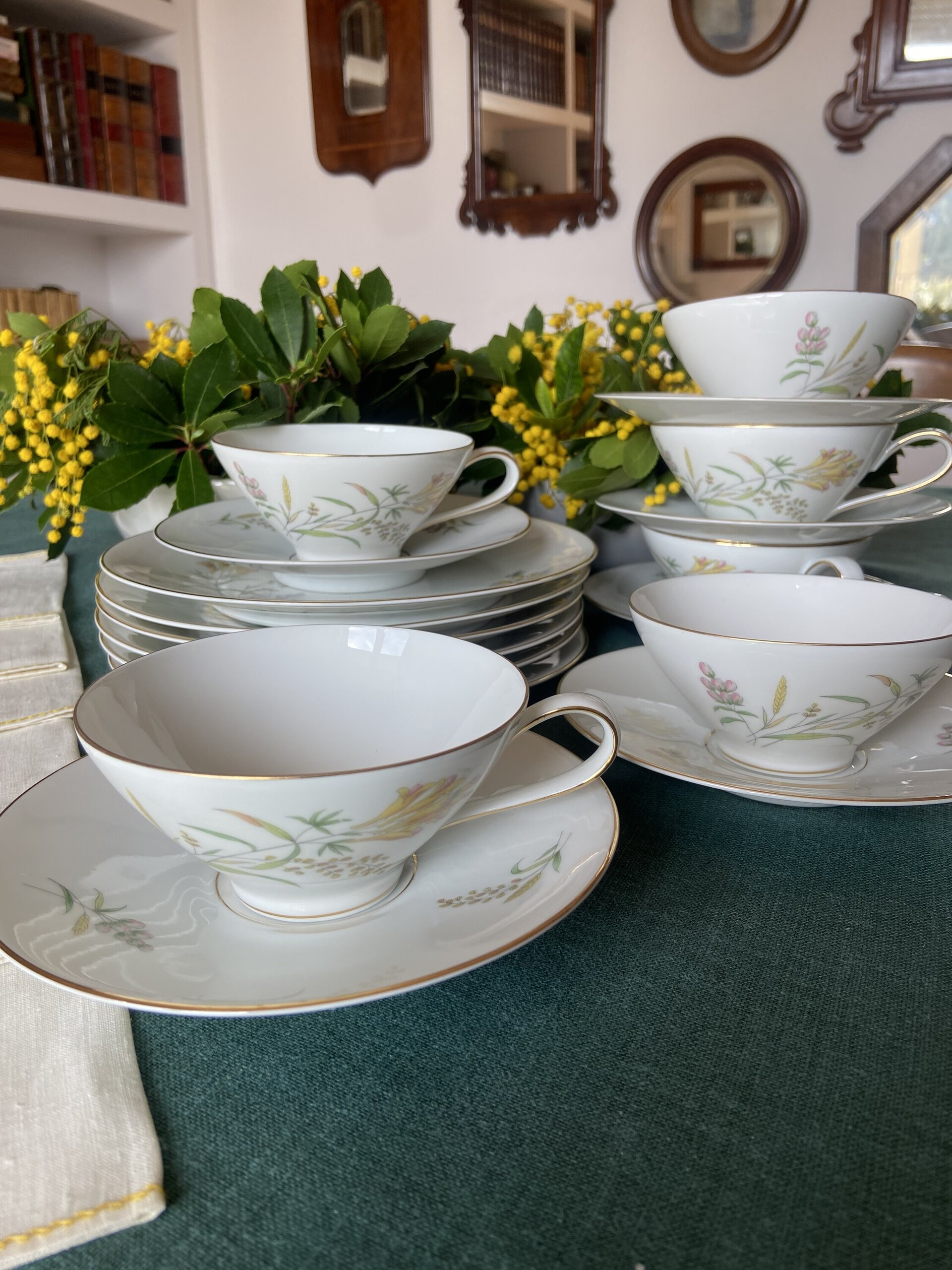 6 tazas de té y 6 platos de merienda en porcelana alemana "Rossenthal" - 3