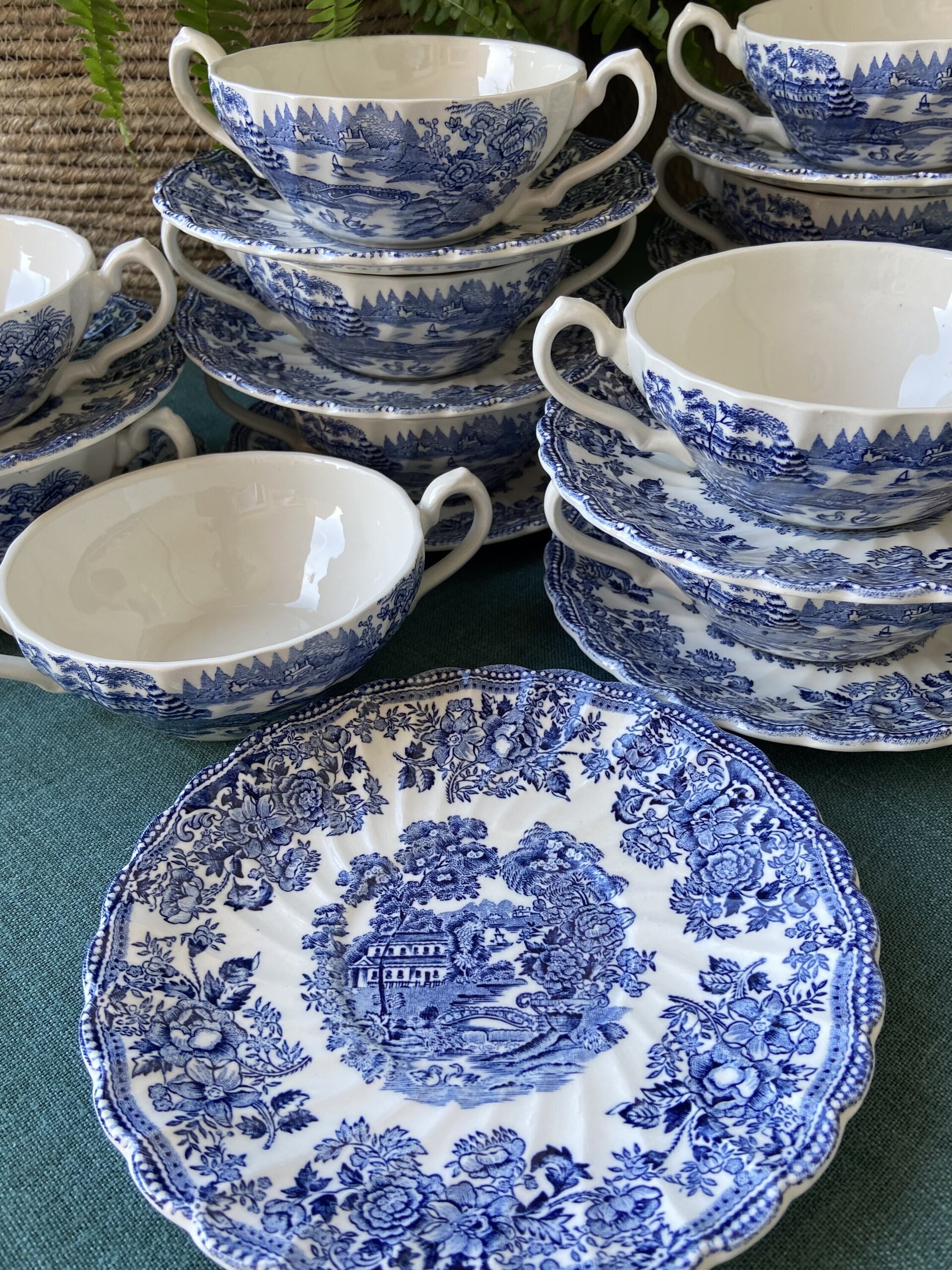 11 tazas de consomé en loza inglesa "Myott" (mod. Tonquin). - 3