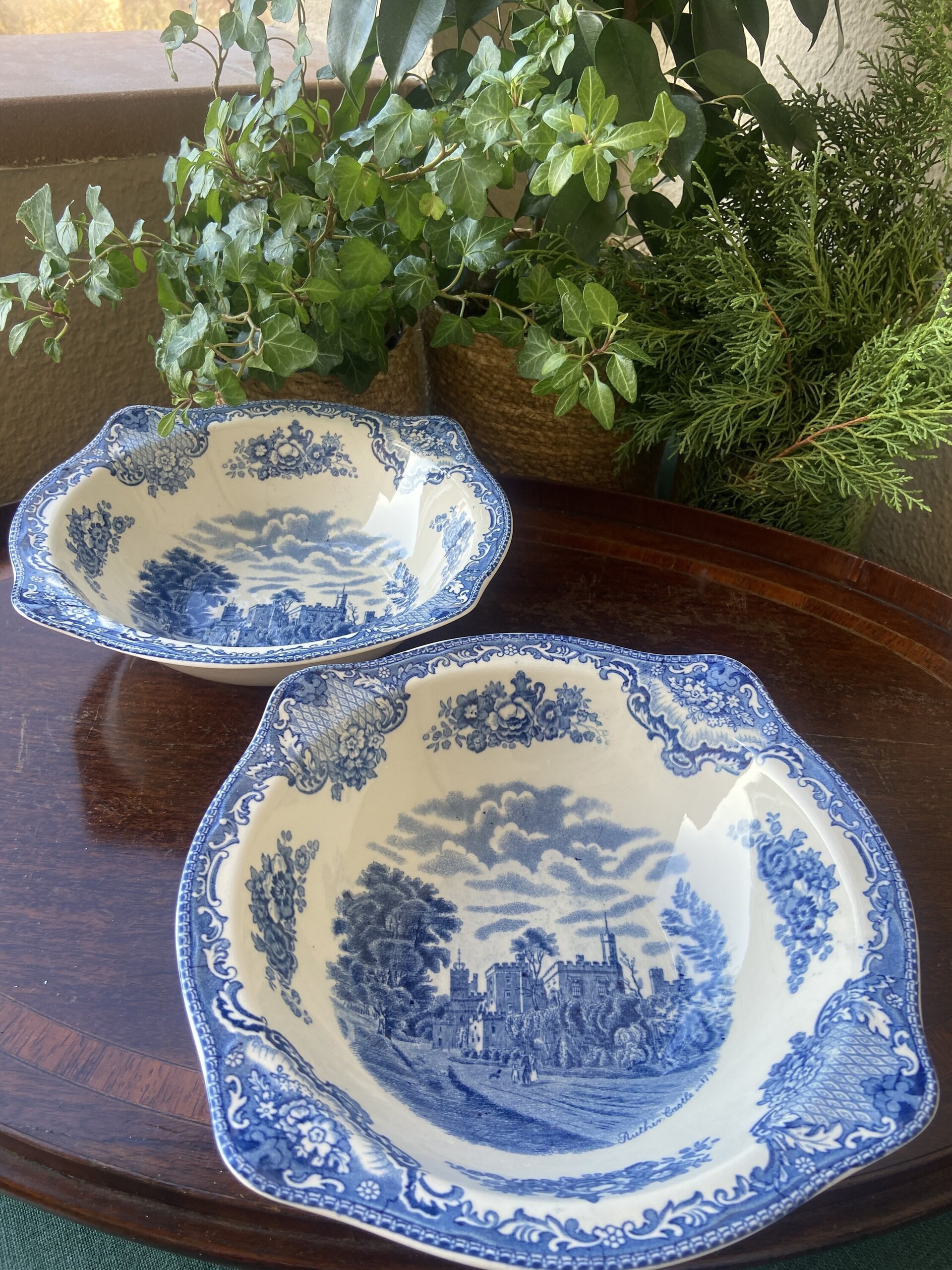 Pareja de boles en loza inglesa "Johnson Bros"(mod. Old Britain Castle) - 1