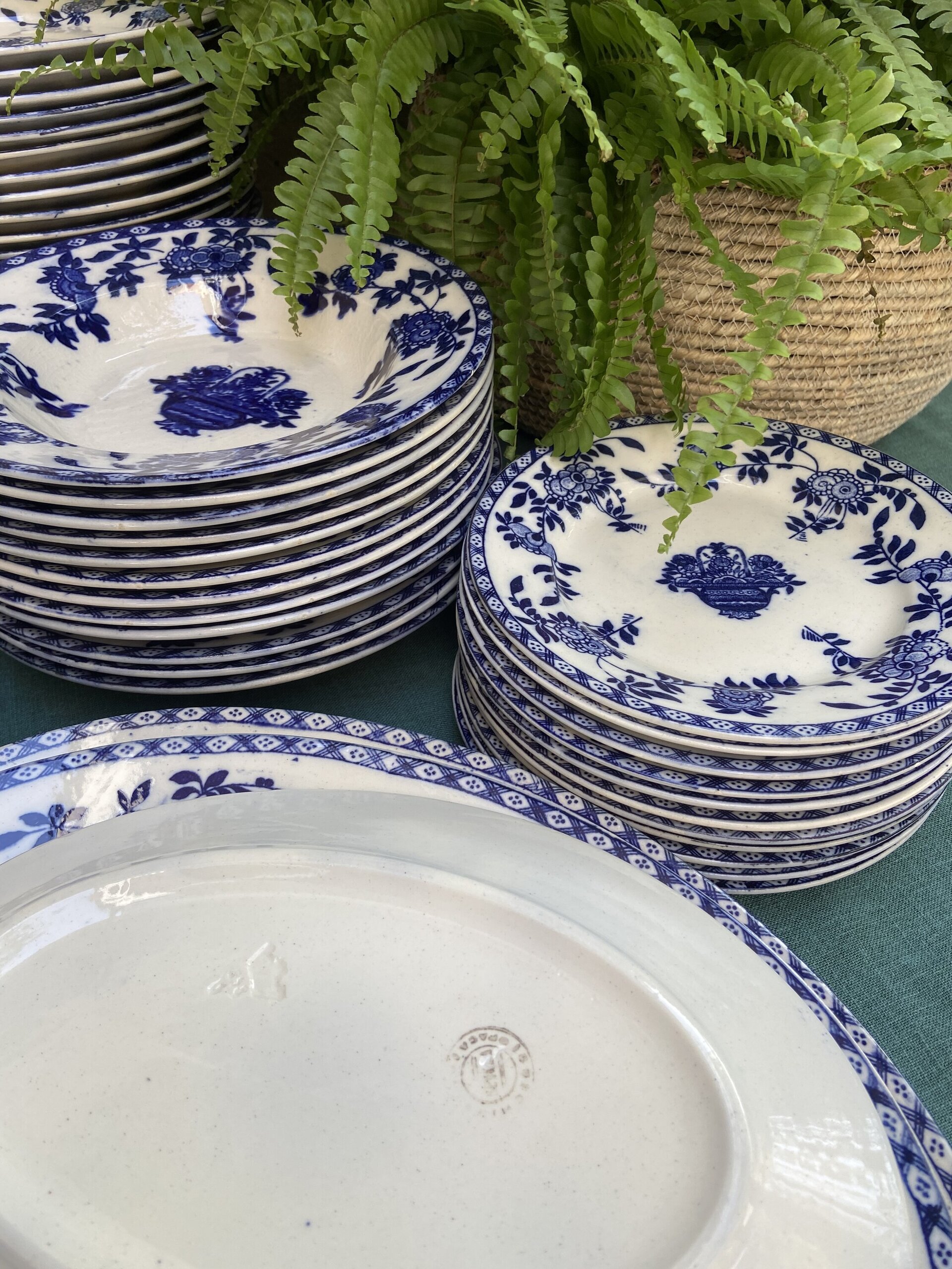 Vajilla en loza de "San Juan de Aznalfarache". Sevilla. - 8