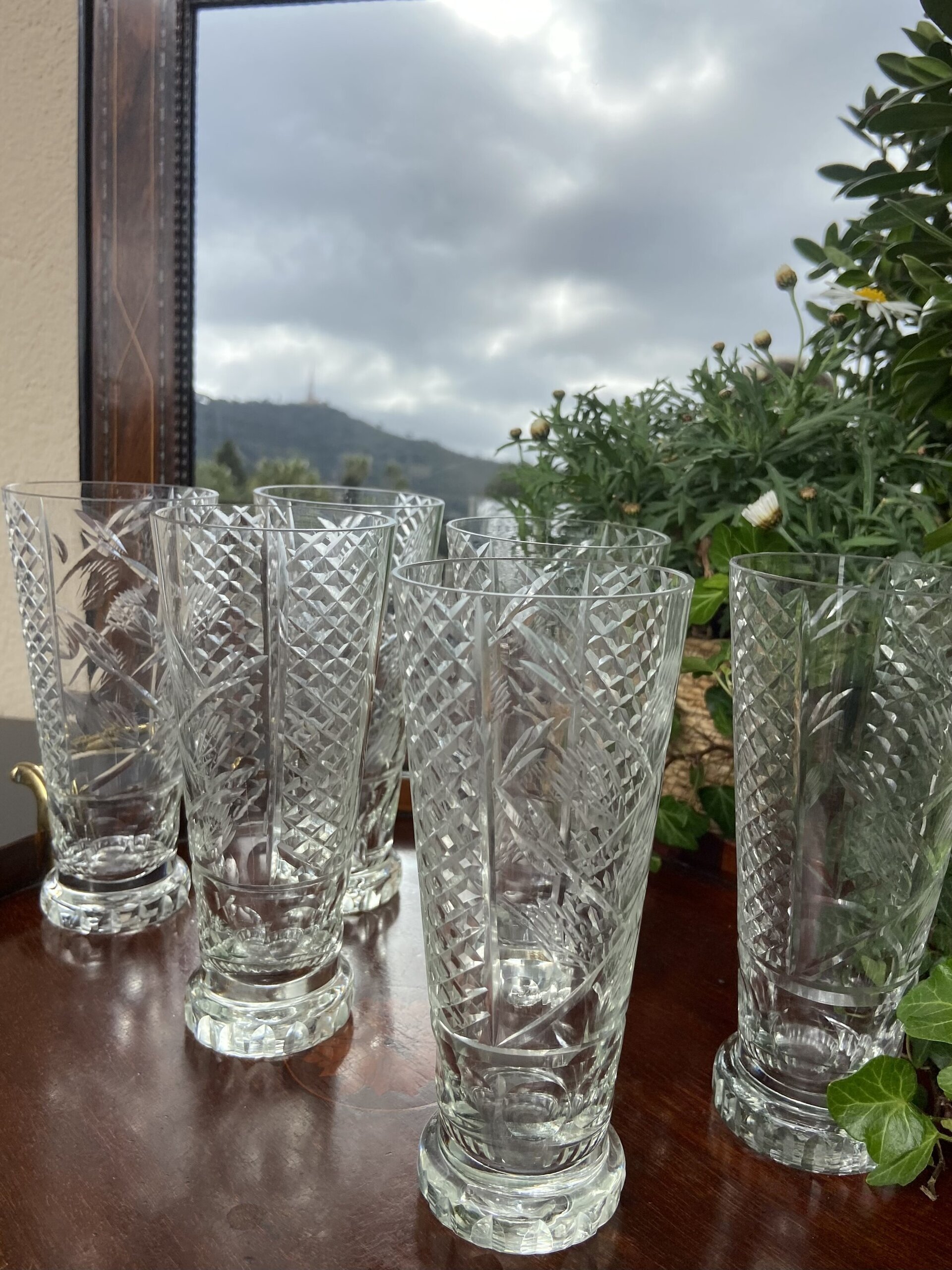 6 vasos de refresco en vidrio tallado. - 2