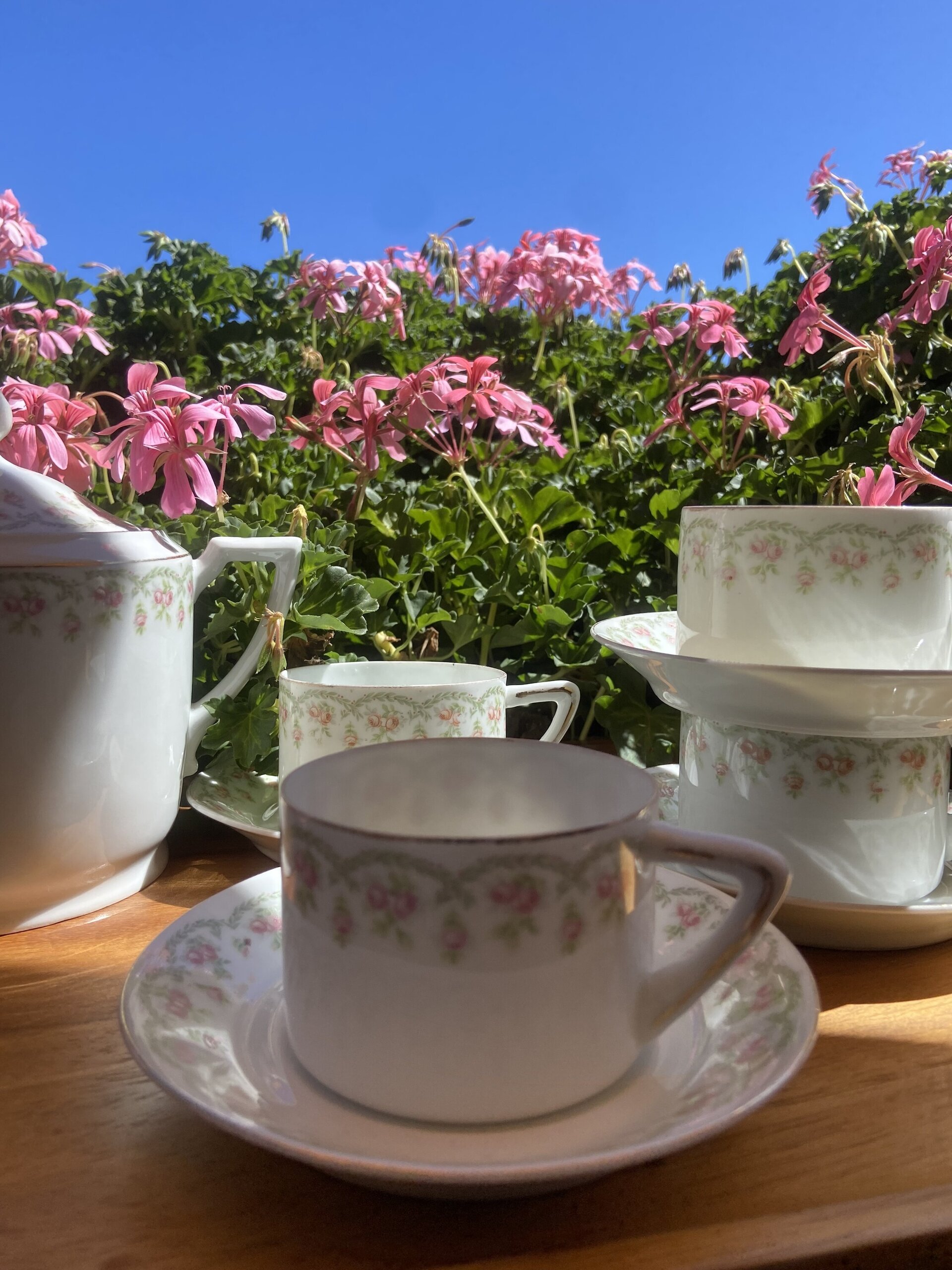 4 tazas de té/ café y azucarero en porcelana de Slovaquia "Union T". - 3