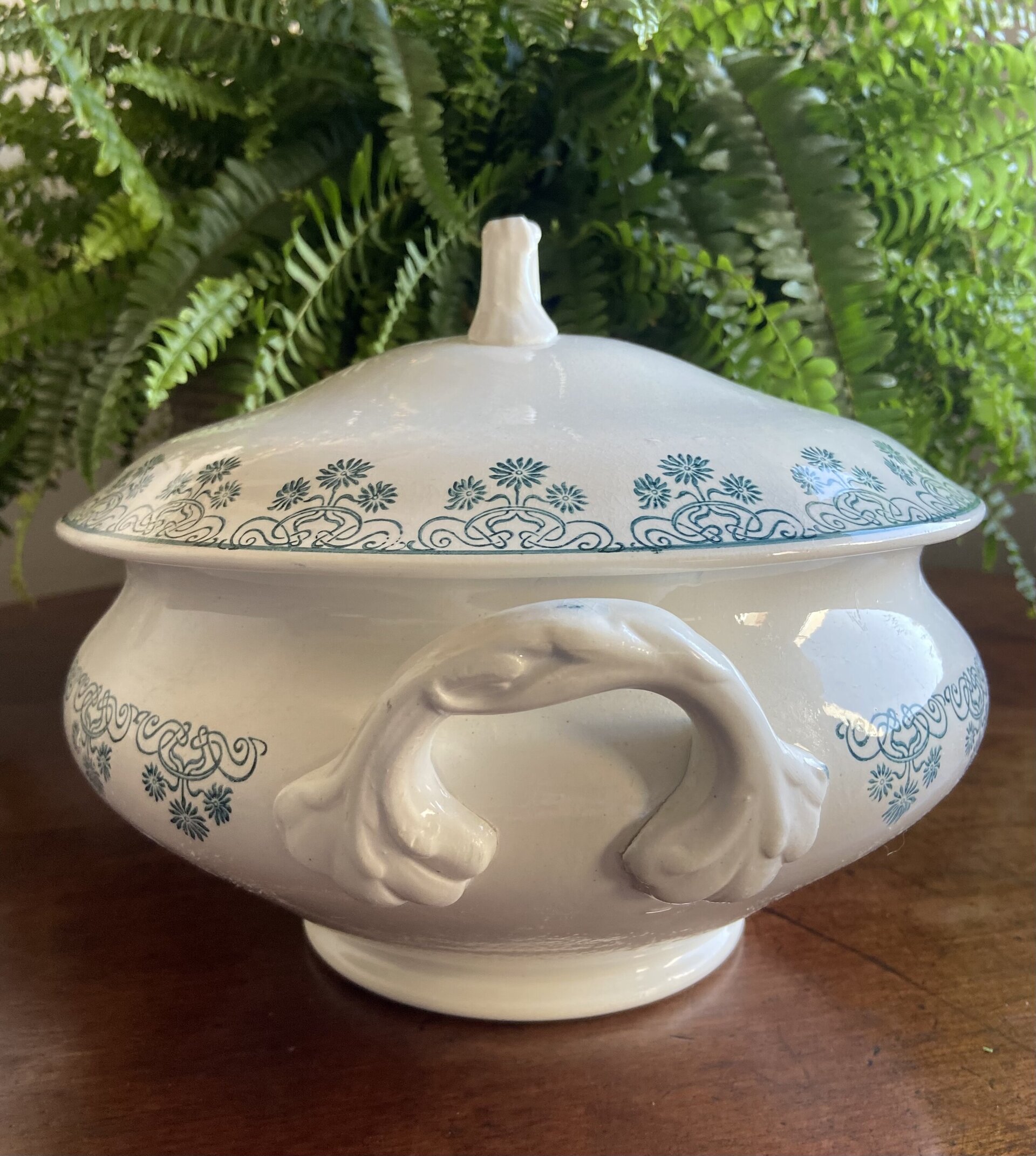 Sopera en loza francesa "Sarreguemines". - 2