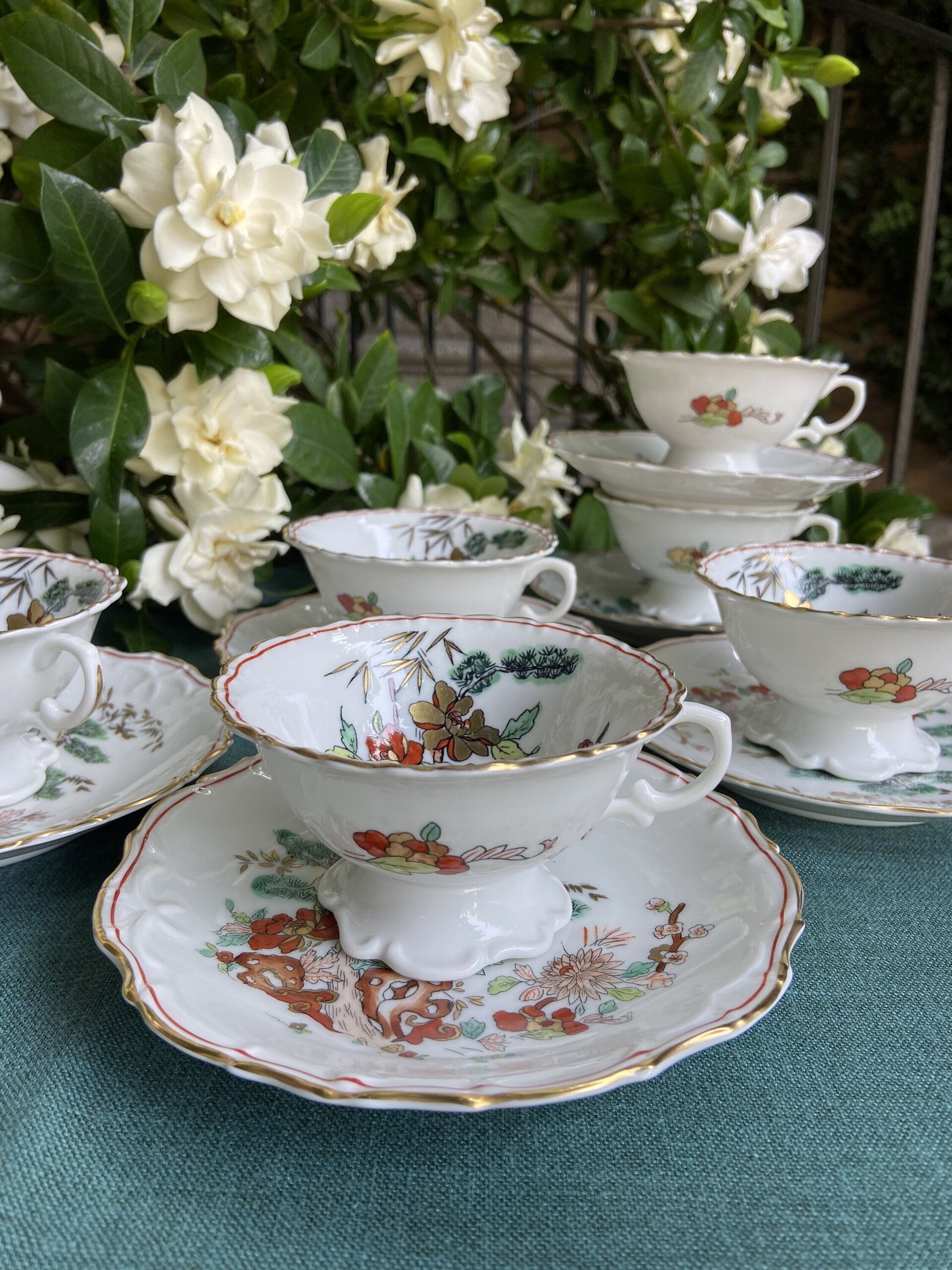 6 tazas de té en porcelana portuguesa "Vista Alegre". - 6
