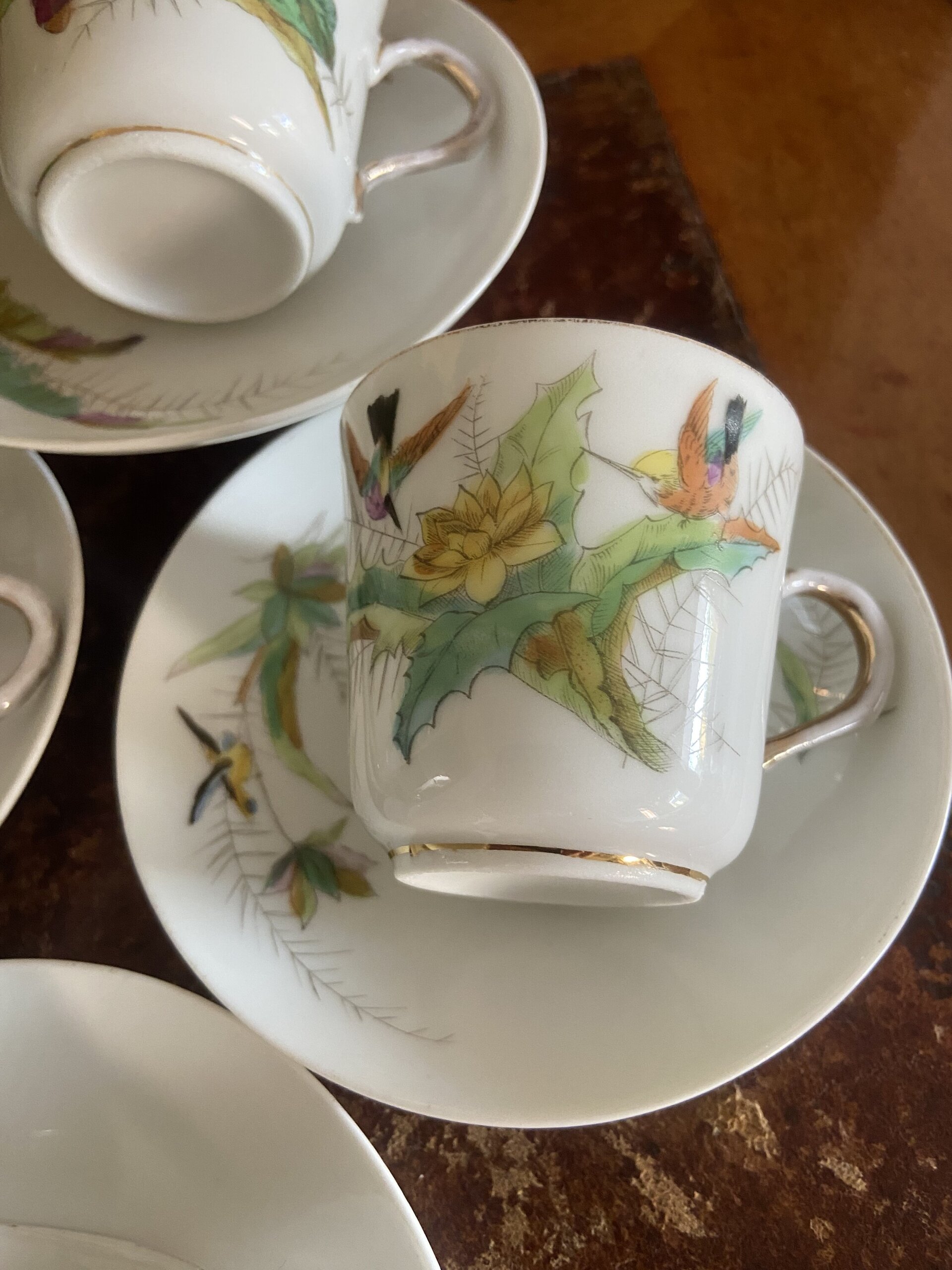 4 tazas de café en porcelana decoradas con pajaros. - 5