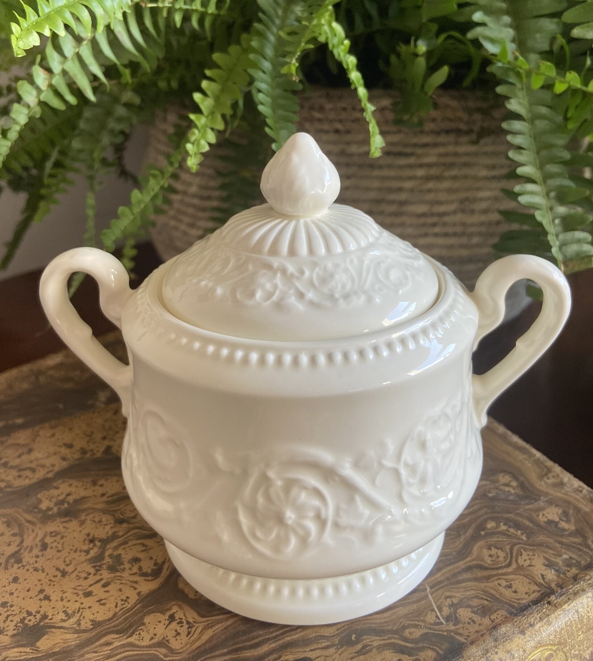 Tetera, lechera y azucarero en porcelana inglesa "Wedgwood" - 11