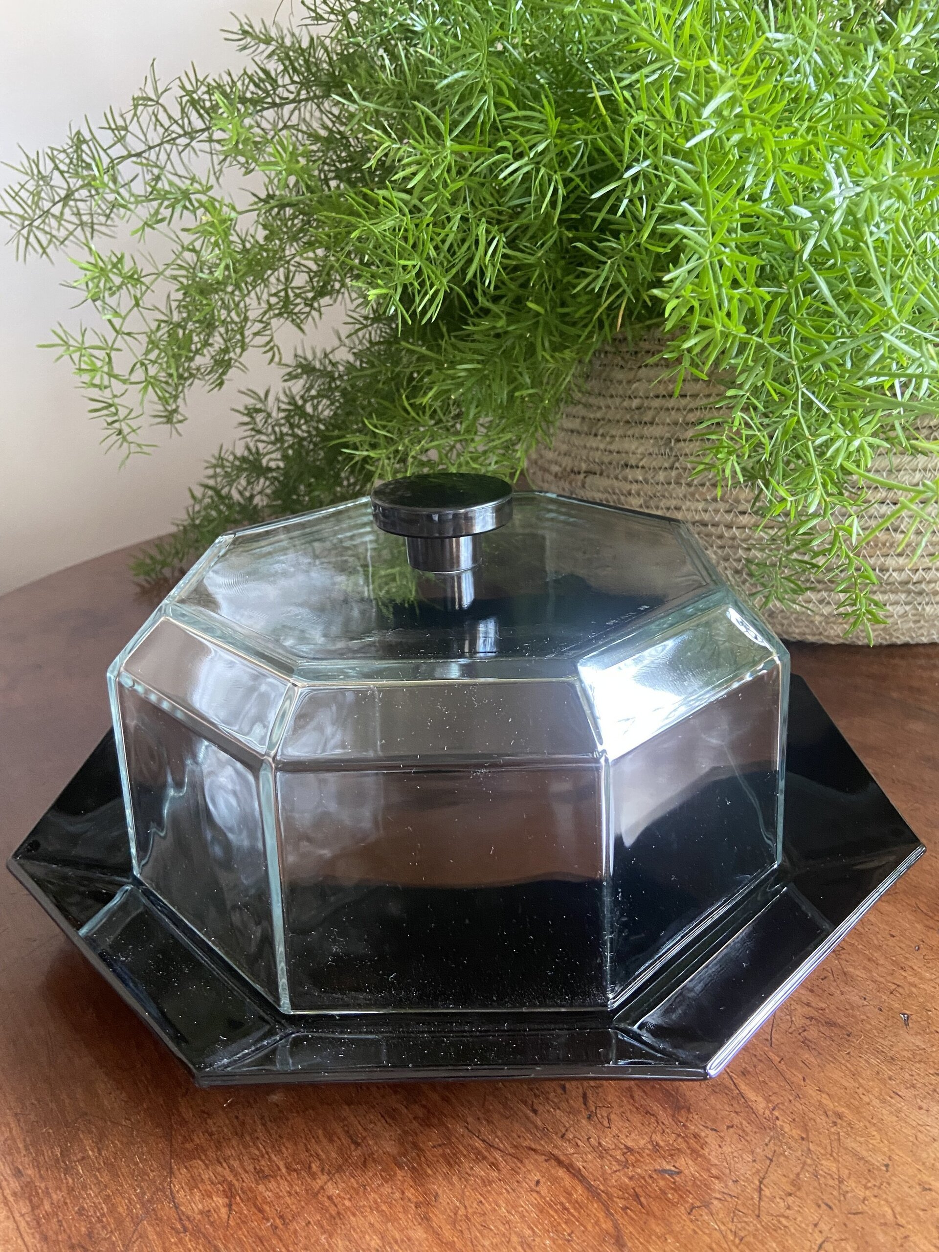 Quesera/Plato con tapa en vidrio francés "Arcoroc". - 2