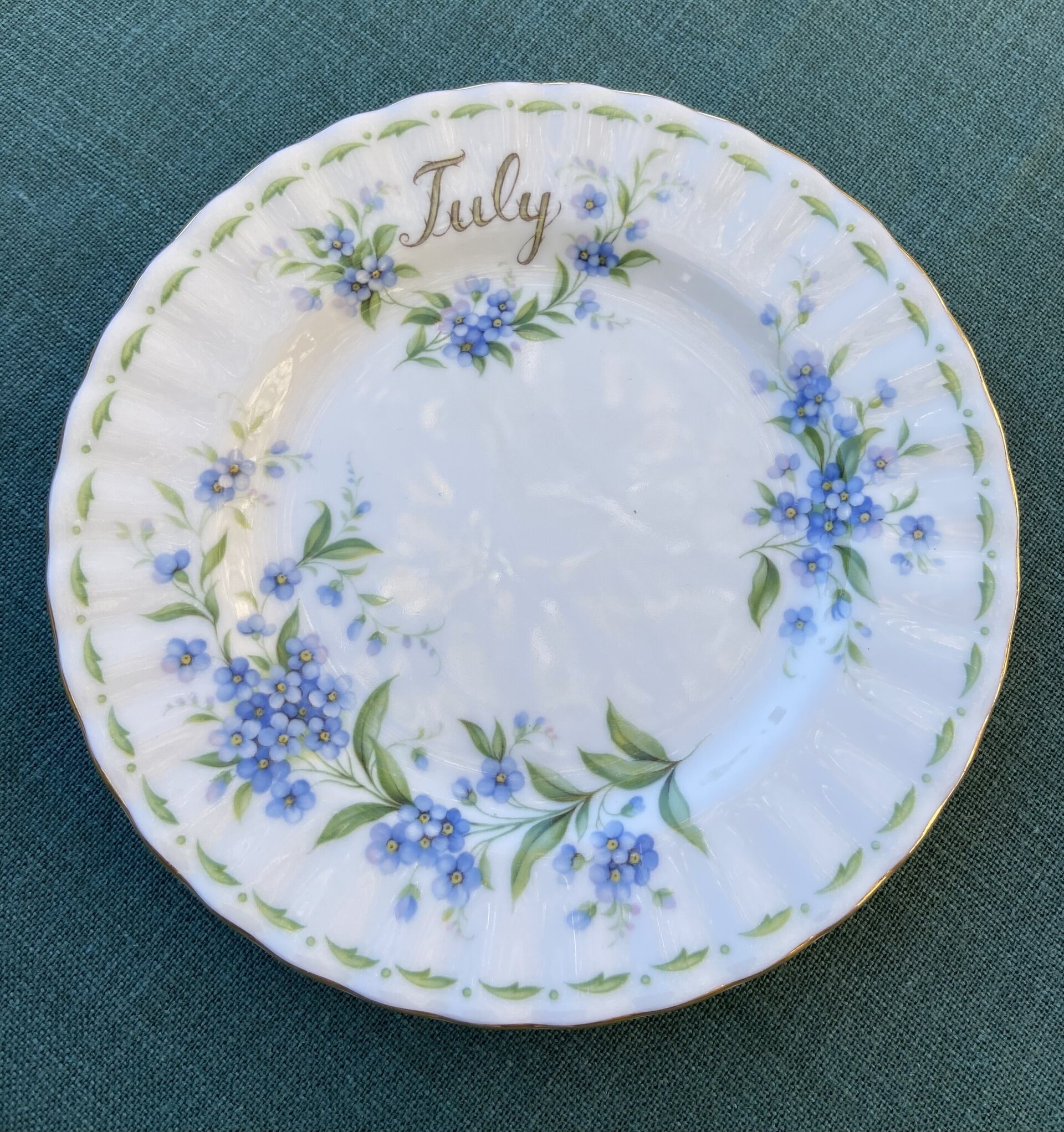 Fuente redonda y 12 platos de merienda en porcelana Bone China "Royal Albert" - 12