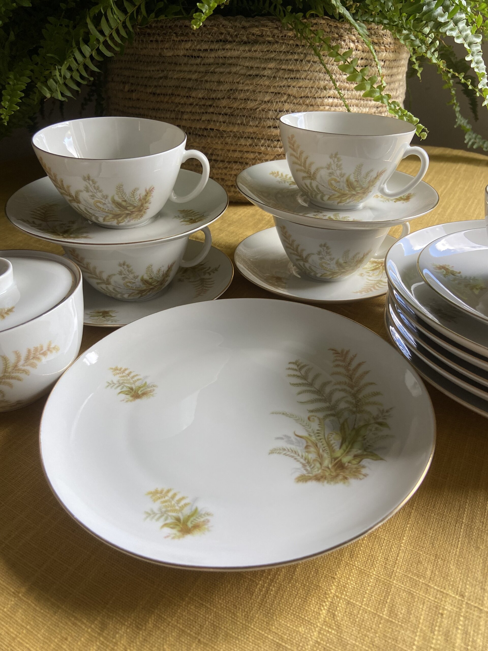 5 tazas de té/desayuno y 6 platos de merienda en porcelana suiza "Langenthal" - 3