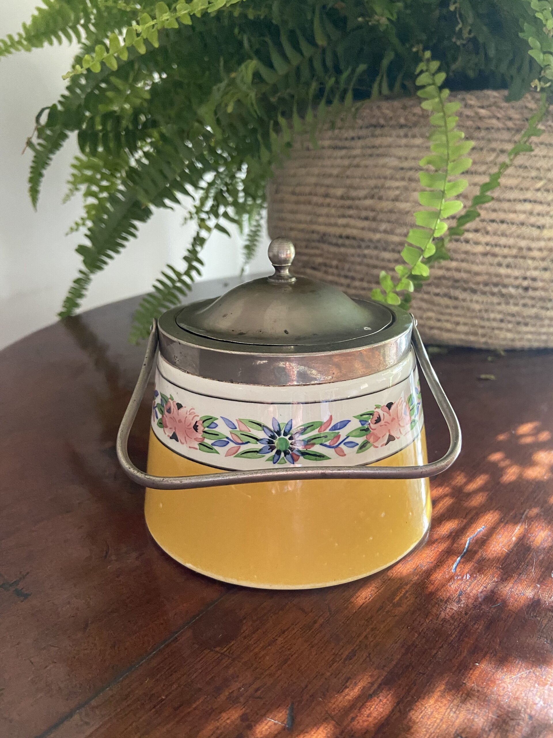 azucarero en loza con asa y tapa de metal "Cerámica Unión" Barcelona. - 1