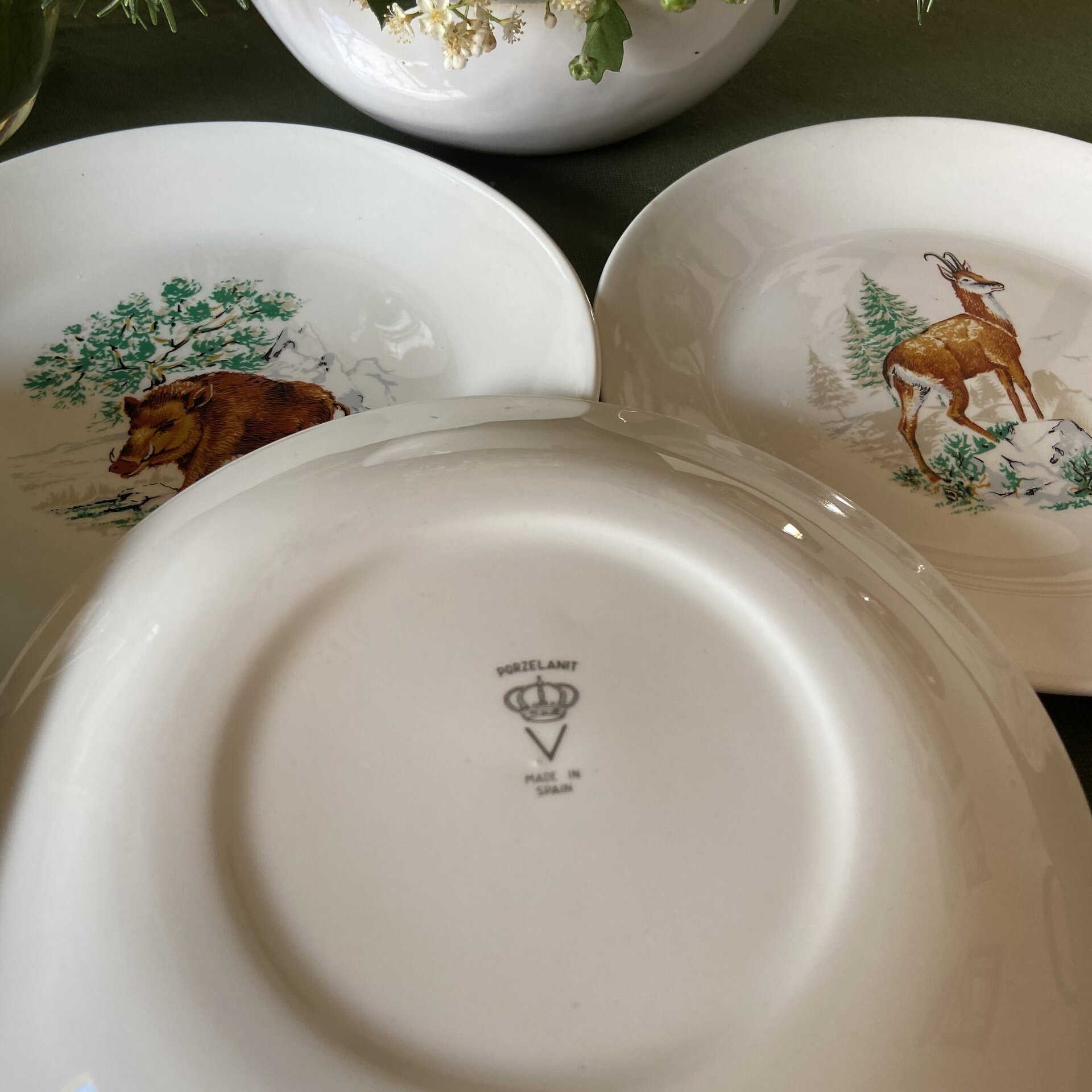 Juego 6 platos porcelana decorados con diferentes animales. - 3