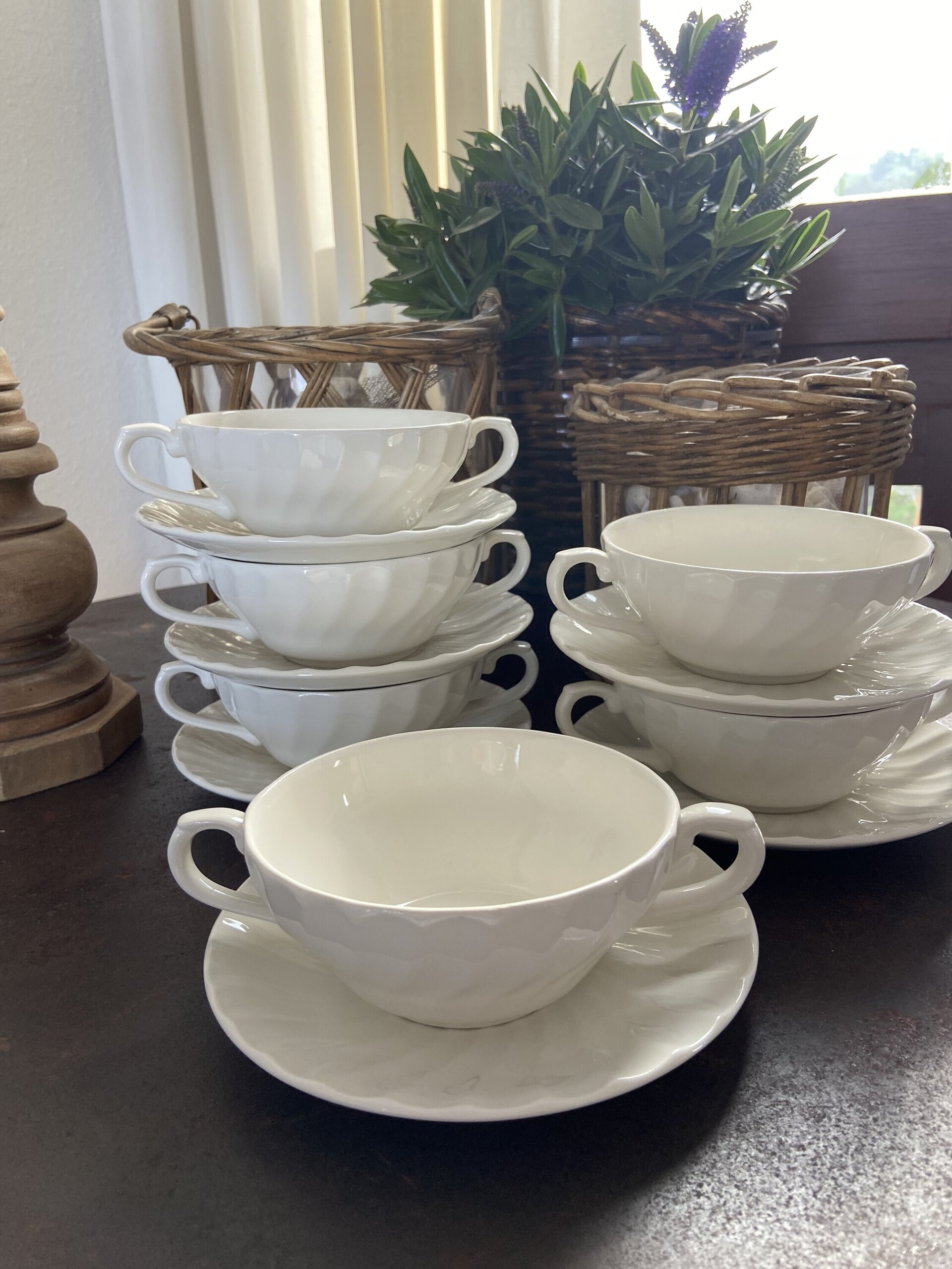 6 tazas consomé en loza blanca inglesa "Churchill". - 1