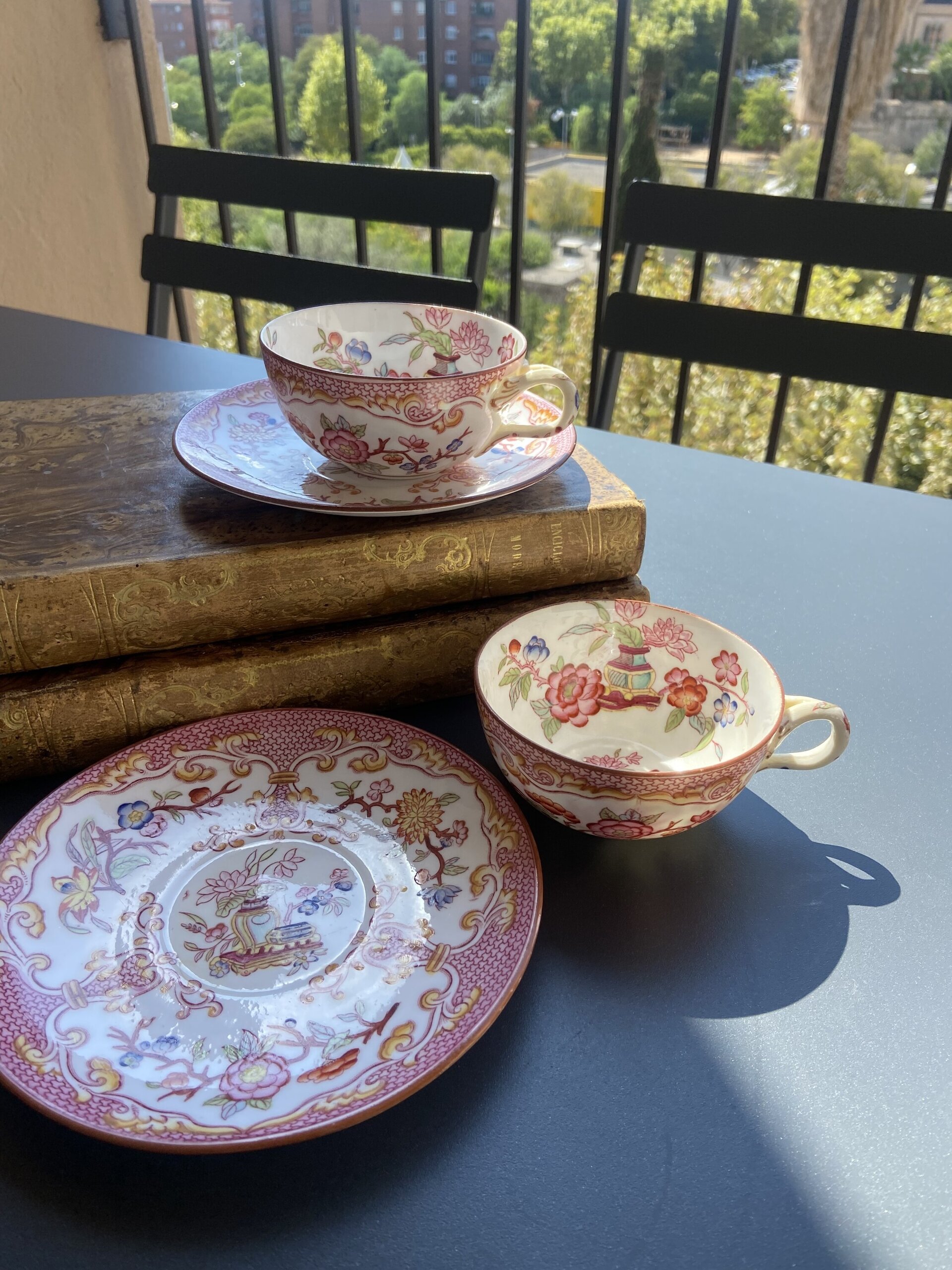Pareja de tazas de te/desayuno en porcelana francesa"Sarregueminis". - 3