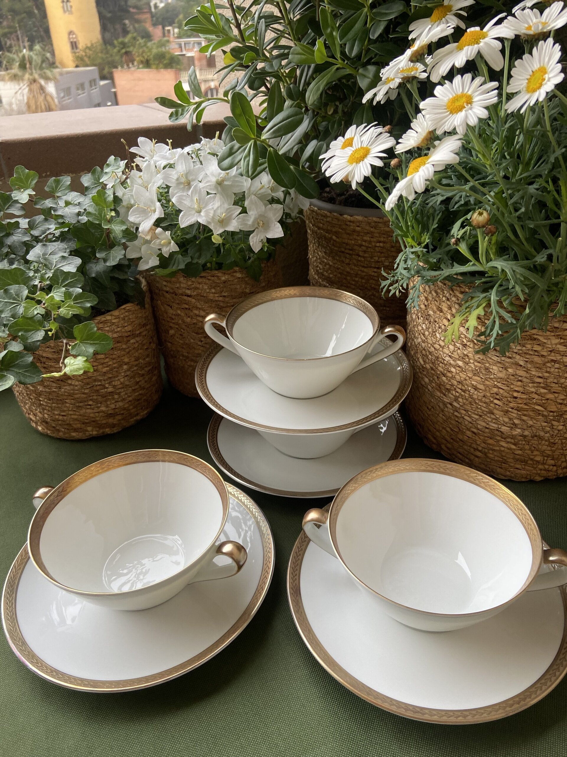 4 tazas de consomé en porcelana "Bidasoa". - 2