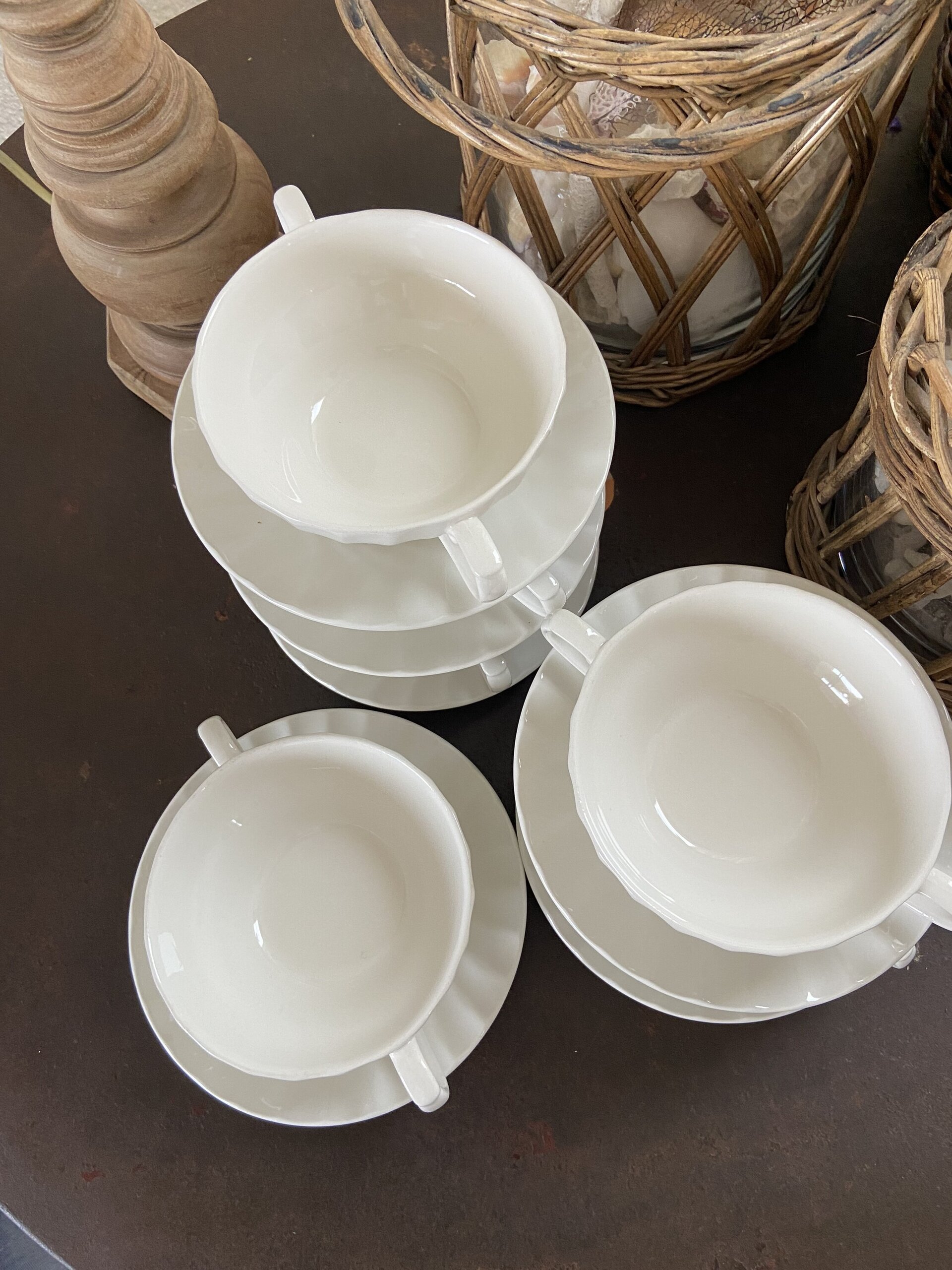 6 tazas consomé en loza blanca inglesa "Churchill". - 2