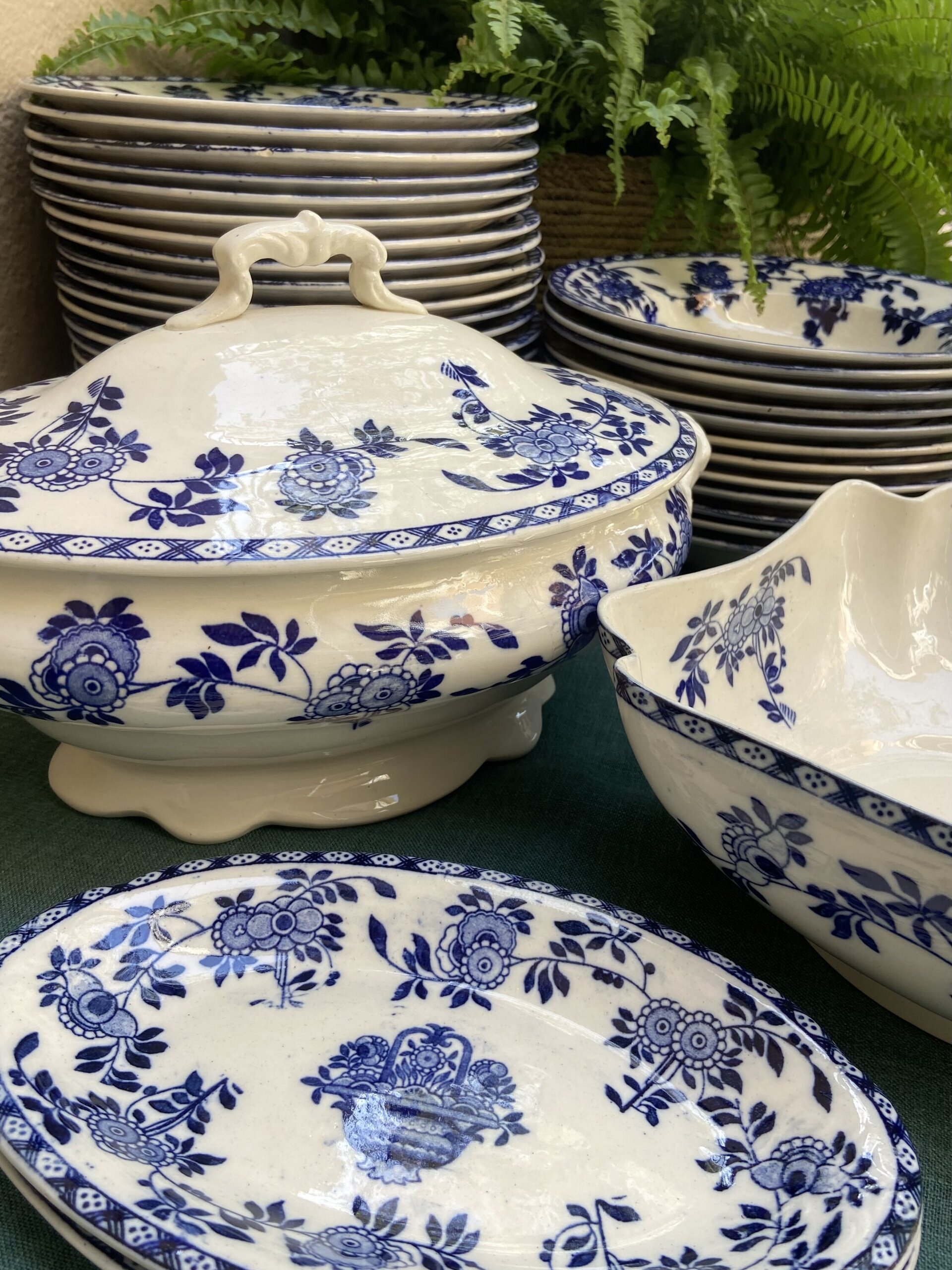 Vajilla en loza de "San Juan de Aznalfarache". Sevilla. - 6