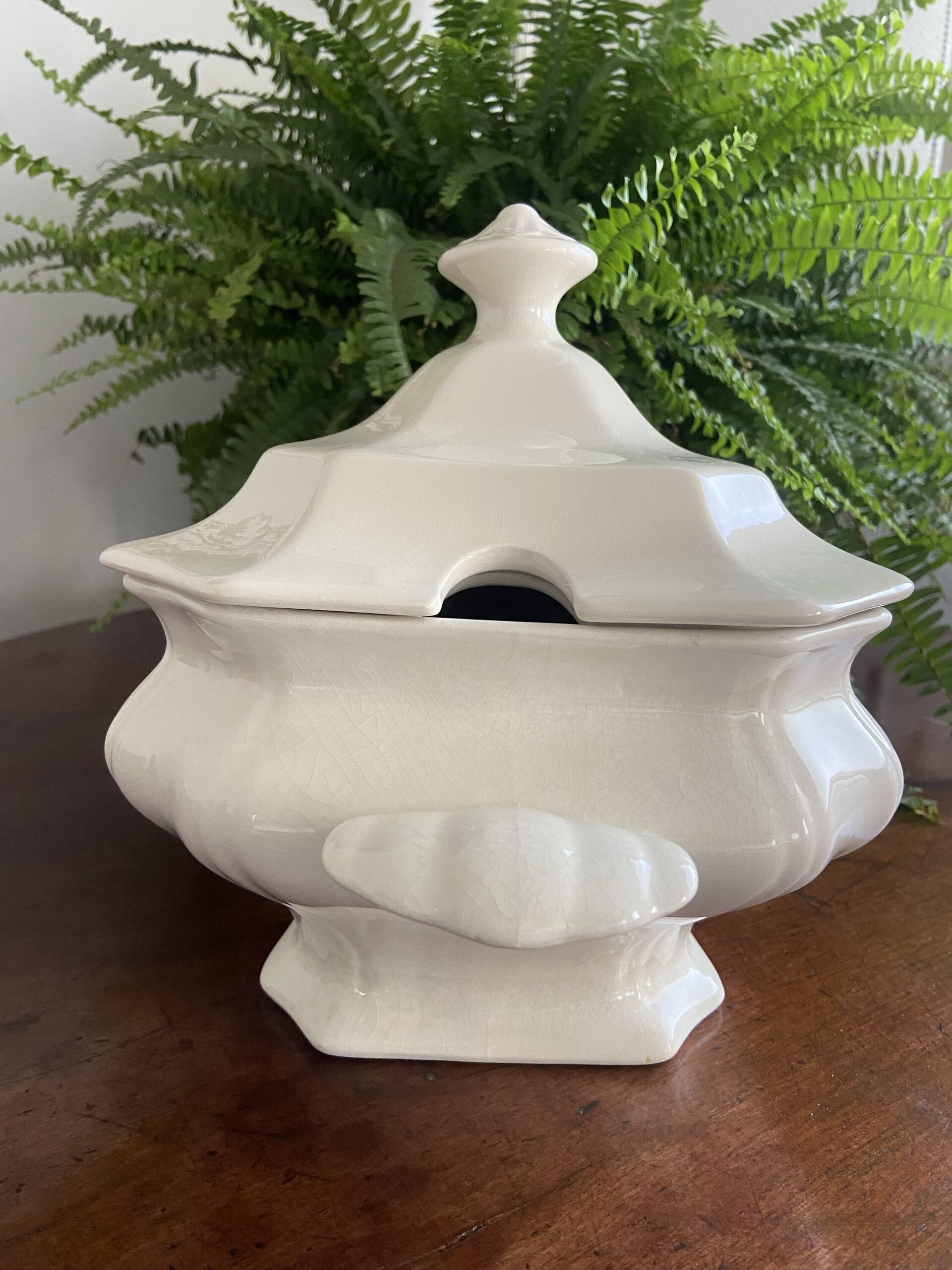 Sopera ochavada en loza blanca "La Cartuja de Sevilla" - 4