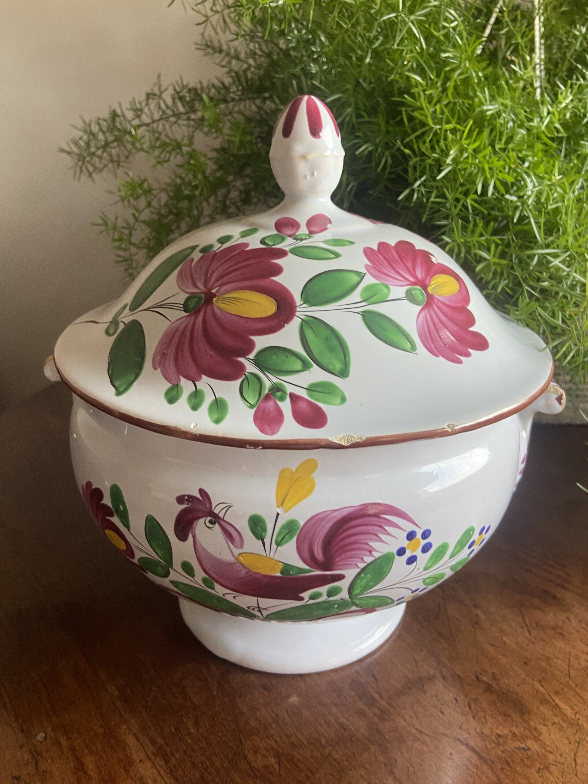 Sopera en loza francesa "Luneville". - 2