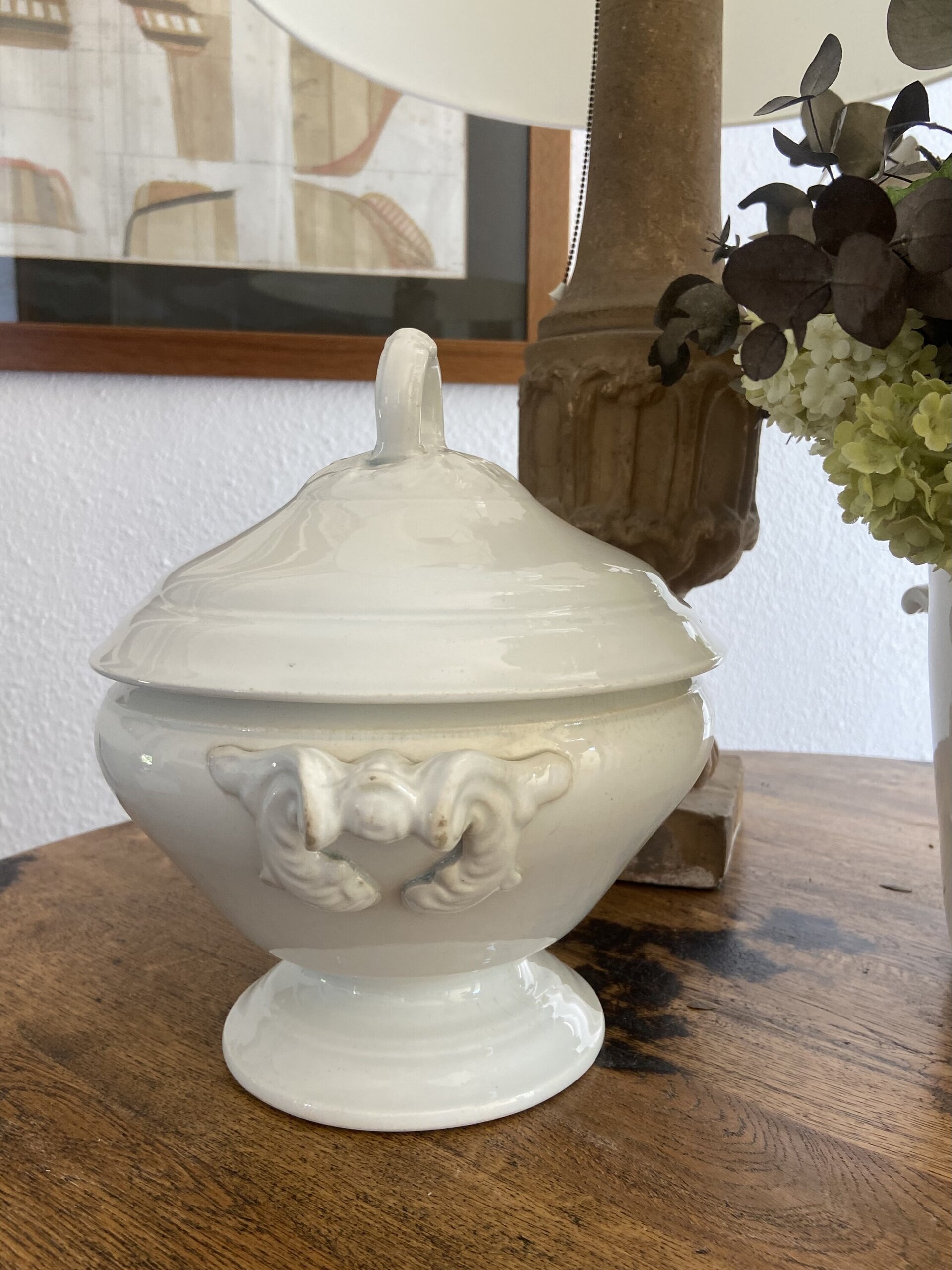 Sopera redonda blanca en porcelana  francesa "Luneville" - 2